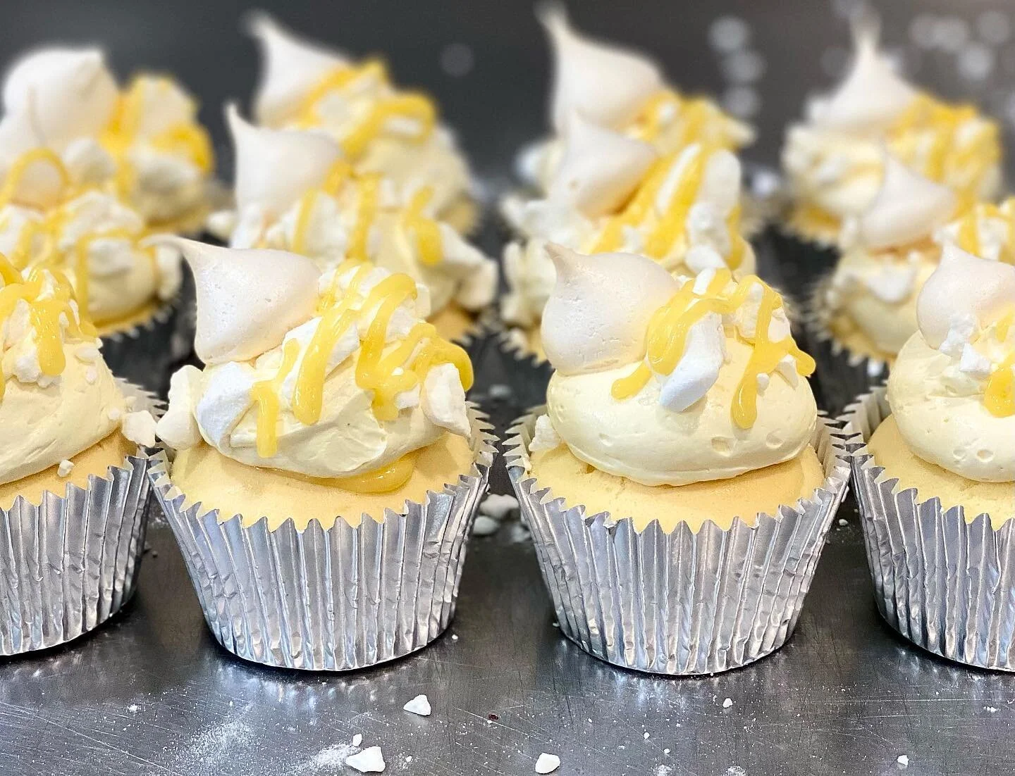 &bull; LEMON MERINGUE CUPCAKES &bull; 🍋 
// Fluffy lemon butter cake, with fresh lemon curd, CFD buttercream and meringue kisses!
YUM!!!!! 

#cupcakes #lemonmeringue #lemonmeringuecupcakes #lemoncurd #yum #cakefordays #melbournecakes #cakesofmelbourne #birthdaycake #cake #cakephotography #cakeoflife #cakegram #cakedecoration #cakedecorator #cakeboss #cakecakecake #cakeporn #cakeoftheday #cakelover #cakelove #cakedesigner #cakesofinstgram #cakestagram #cakedecorating #cakes