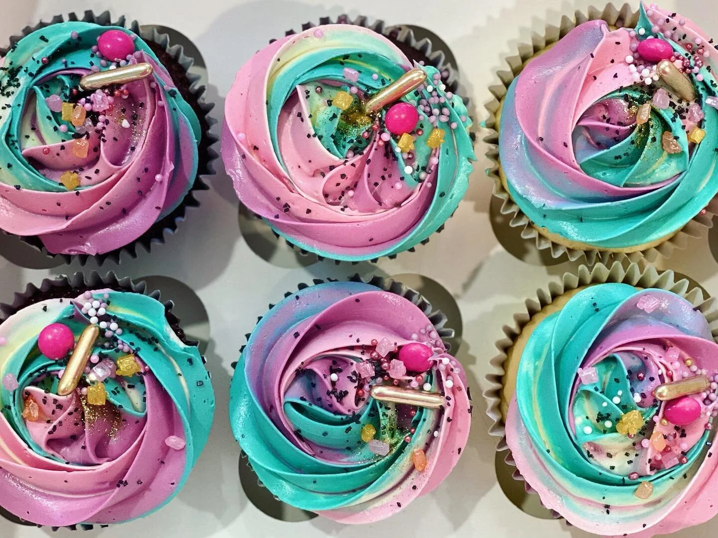 &bull; CUPCAKES &bull; 💜💖
// I&rsquo;m in LOVE with this colour combo!!! 
// Sprinkles from @picnartsugar and buttercream coloured with @colour.mill 
// Piping tip 2D

#cupcakes #piping #rainbowpiping #sprinkles #buttercream #cakefordays #melbournecakes #cakesofmelbourne #birthdaycake #cake #cakephotography #cakeoflife #cakegram #cakedecoration #cakedecorator #cakeboss #cakecakecake #cakeporn #cakeoftheday #cakelover #cakelove #cakedesigner #cakesofinstgram #cakestagram #cakedecorating #cakes