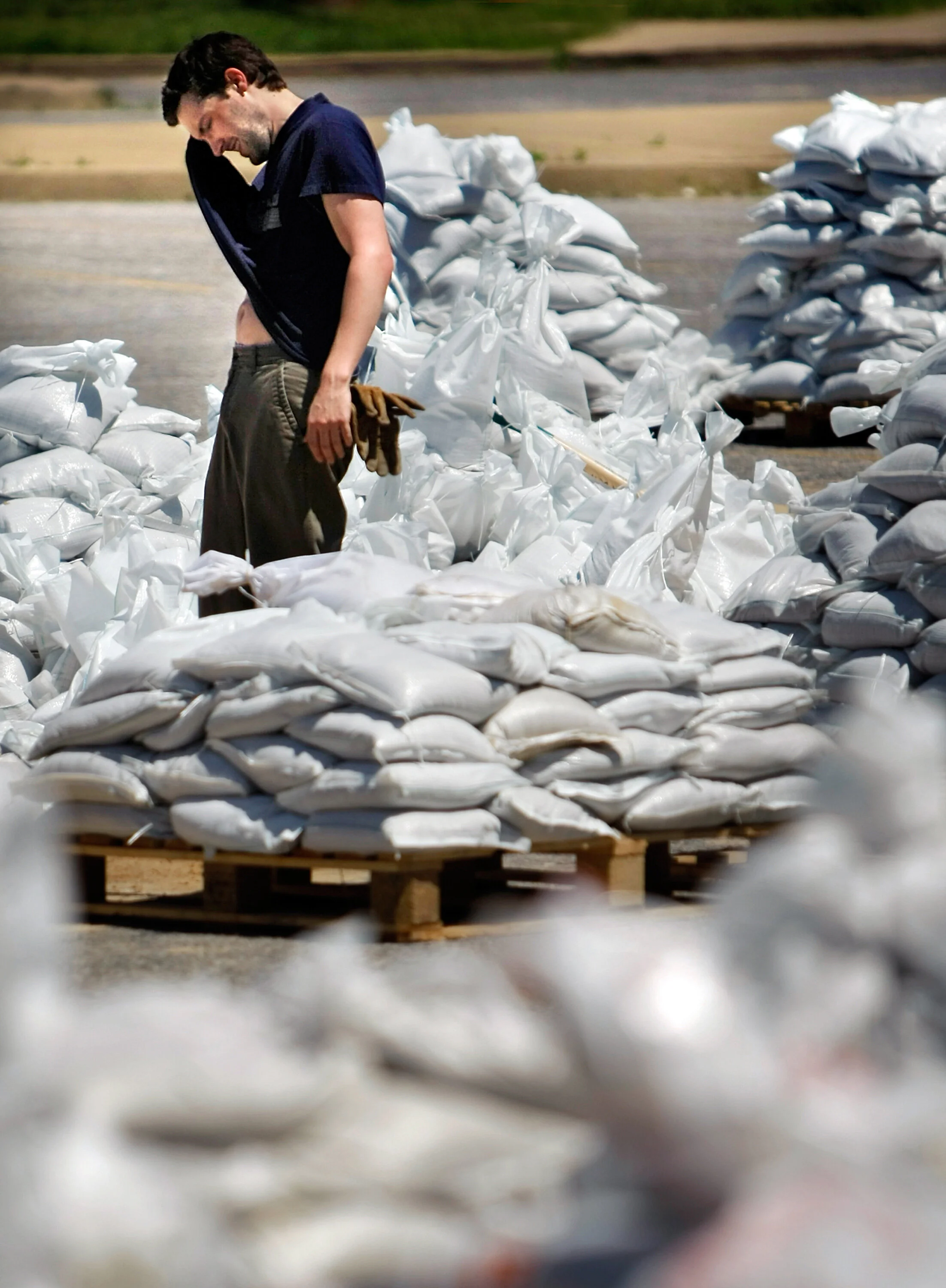  Michael Bahr joins a group of some 30 Memphis area volunteers as they bag sand Wednesday afternoon at the Pyramid for use on the levies around the city. 