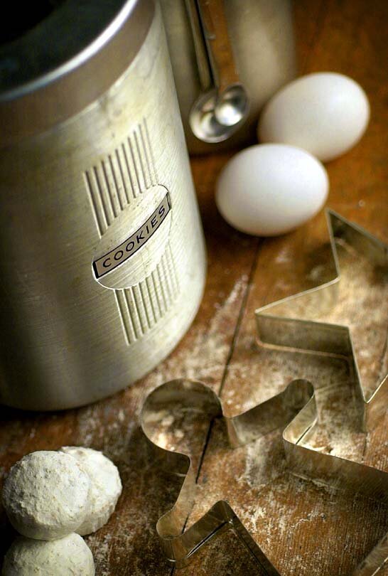  With Christmas bearing down and kids clamoring for sweets, time-conscious Memphians are organizing cookie exchanges to create a little variety in seasonal treats. 