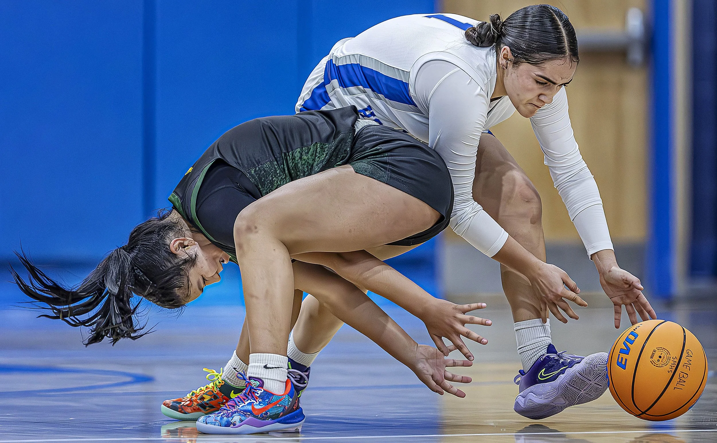  Lady Horsemen point guard Mariella Ruiz, right, steals the ball from Hilltoppers guard Hailey Valdiva during St. Michael's 39-46 loss to Los Alamos on Friday, Dec. 19, 2025, in the semifinal round of St. Michael's Christmas Tournament. 