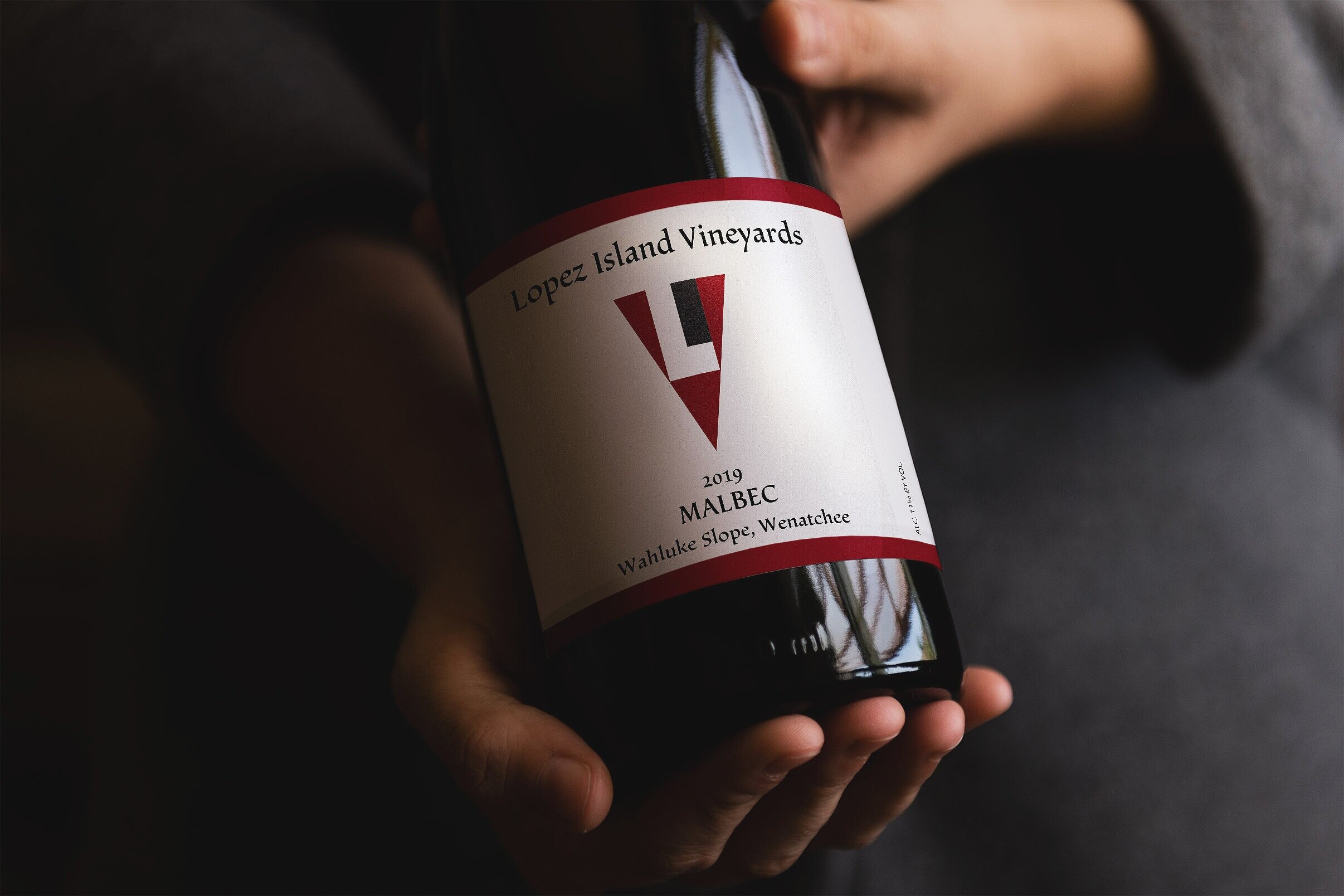 LowKeyhandheld+red+wine0.5size.jpg