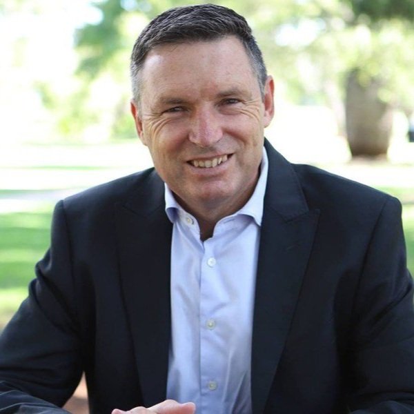 Lyle Shelton, The Spectator