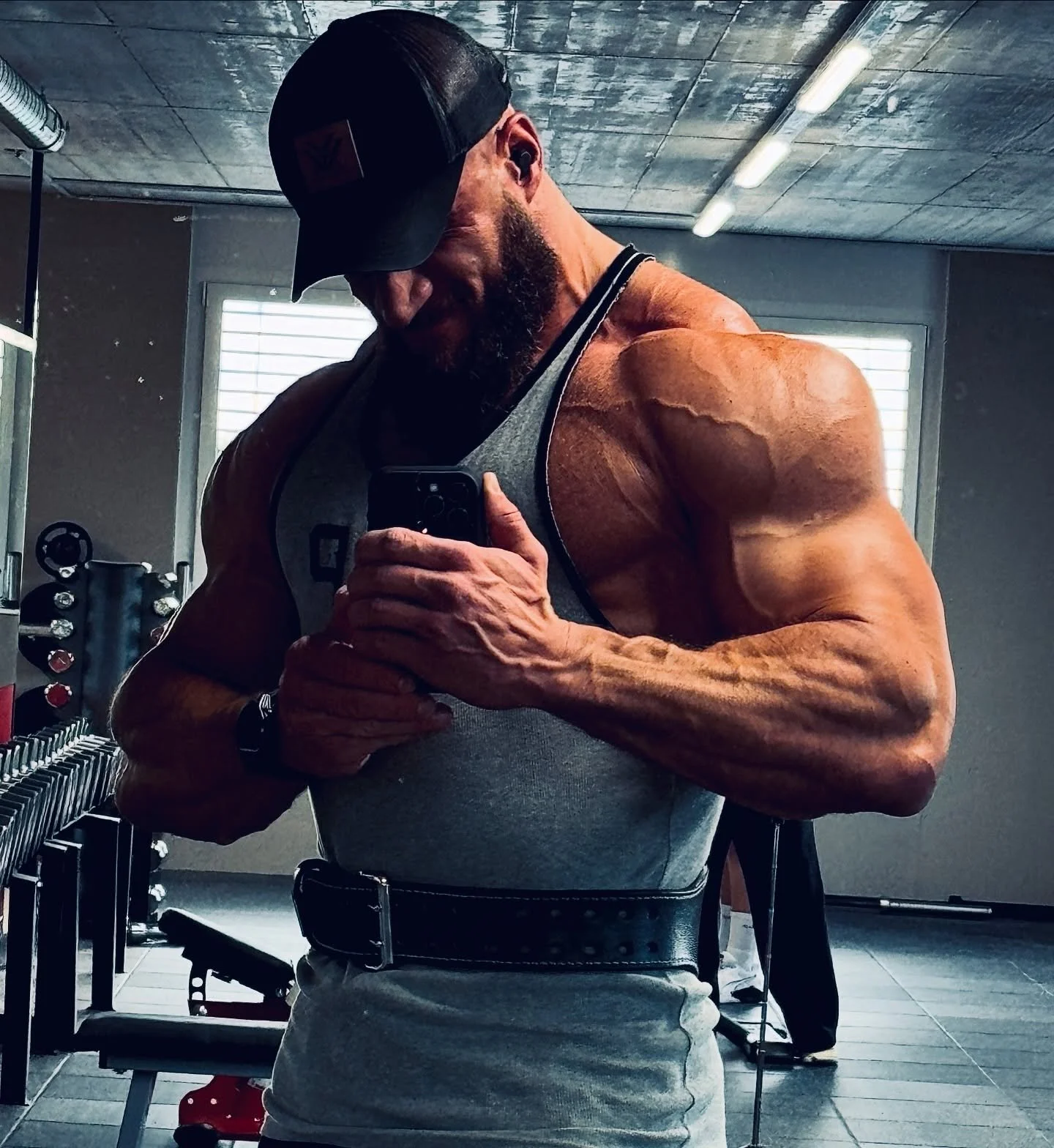 ⚒️ Which training system is the best?
My recommendation: &bdquo;Less is more.&ldquo;
⚠️Only train what you can recover from⚠️

Try training like Dorian Yates.
One hour, 3-4 times a week.
Maximum weight, 6-10 reps.