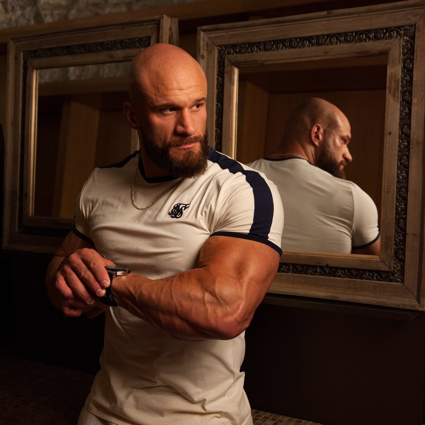 Selbstdisziplin ist die F&auml;higkeit, den Wunsch, die h&ouml;chste Version deiner selbst zu werden, &uuml;ber den Drang nach kurzfristigen Vergn&uuml;gungen zu stellen.

Verschwende deine wertvolle Zeit nicht mit Dingen und Weltgeschehnissen die du