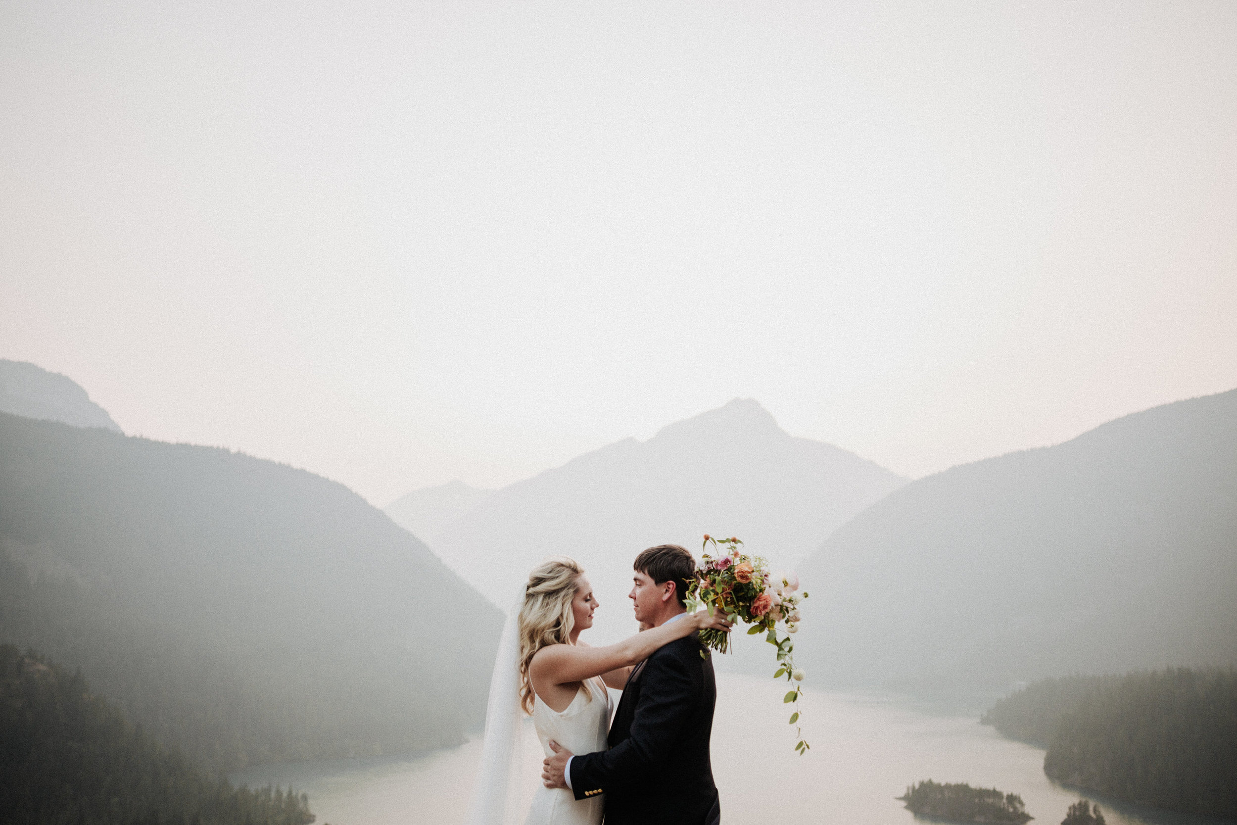 elopement ceremony overlooking diablo lake