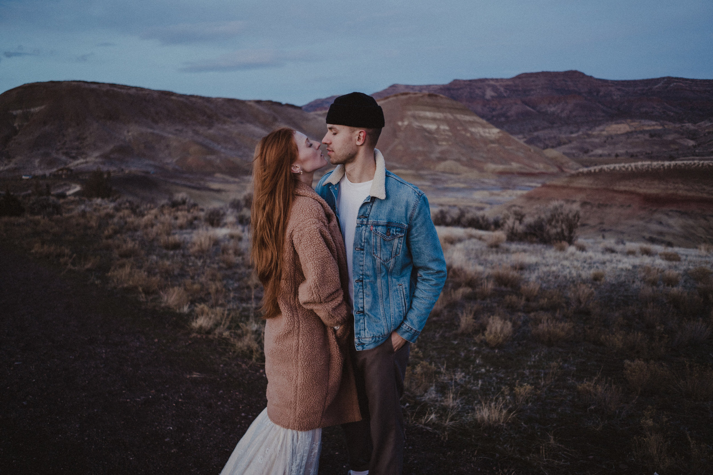 engagement photos at the painted hills