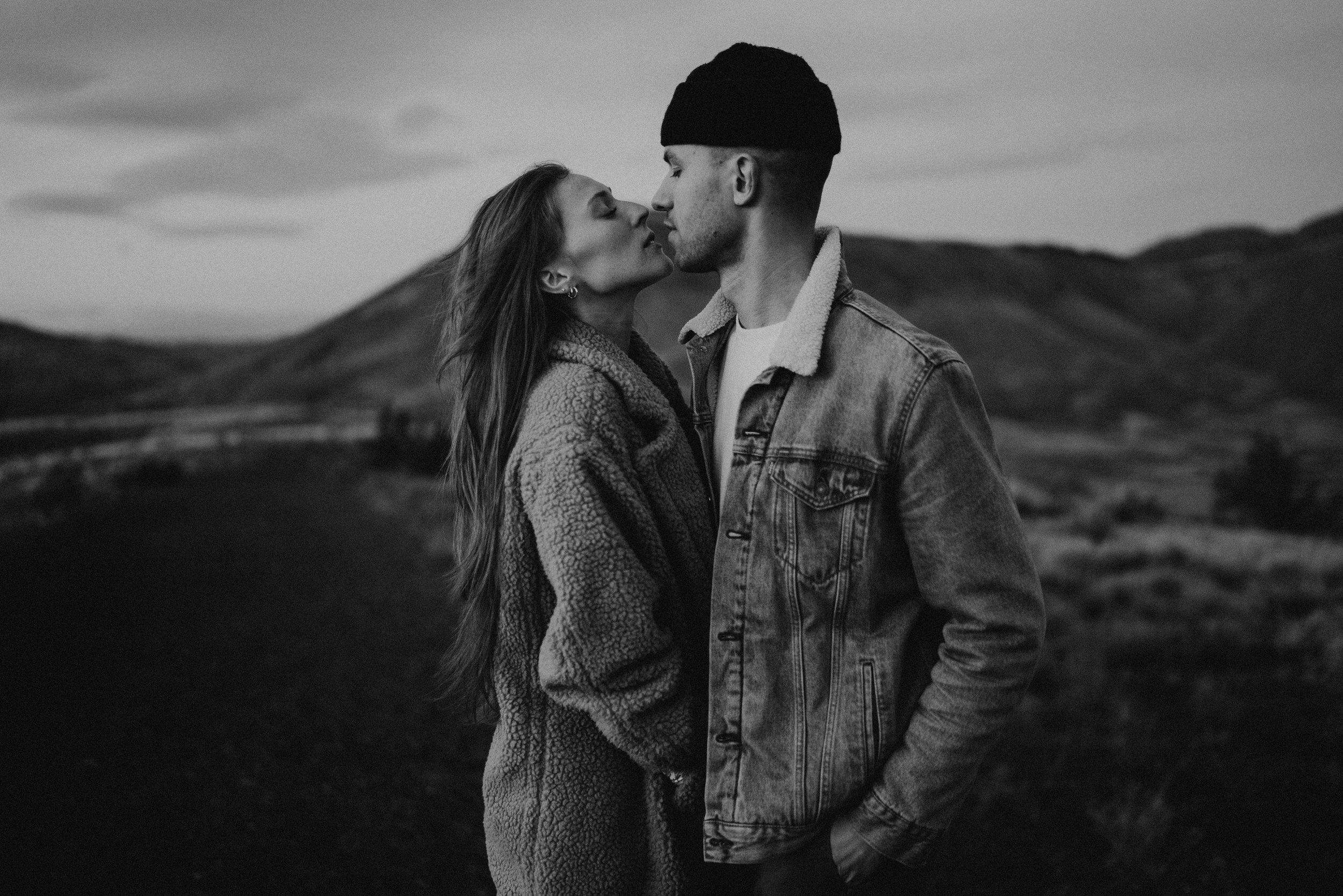 painted hills engagement photos