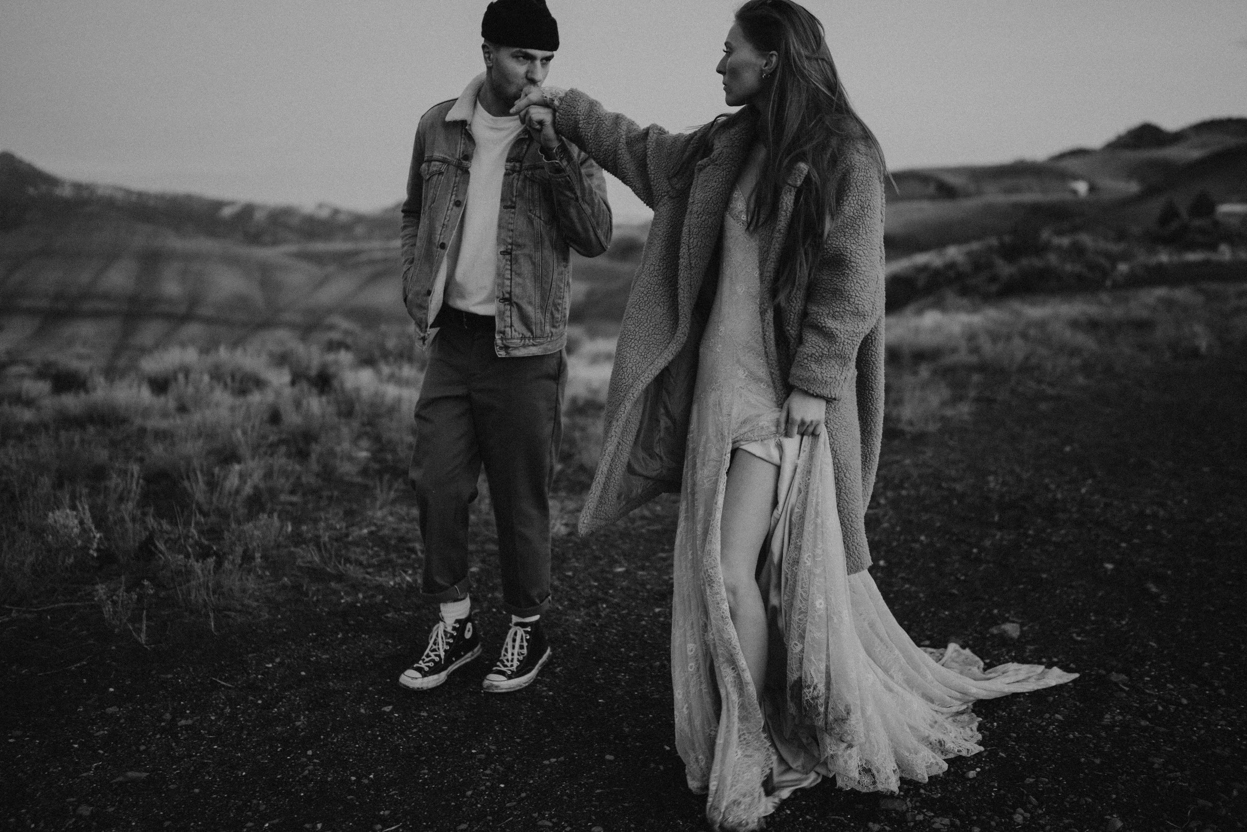 painted hills engagement photos