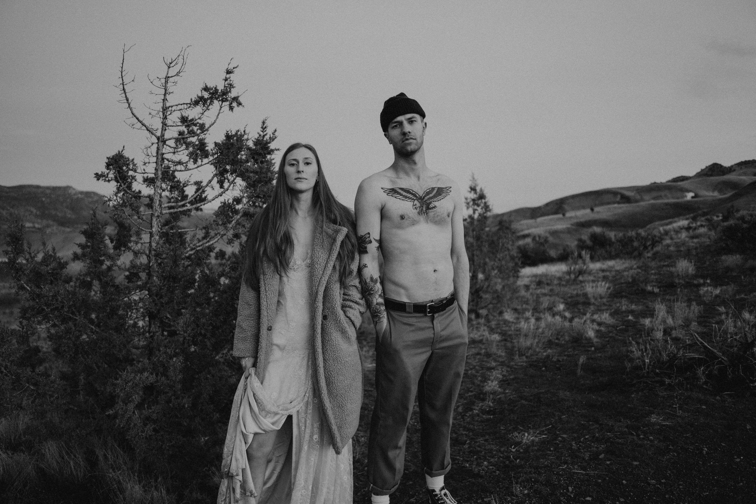 Engagement photos at the painted hills