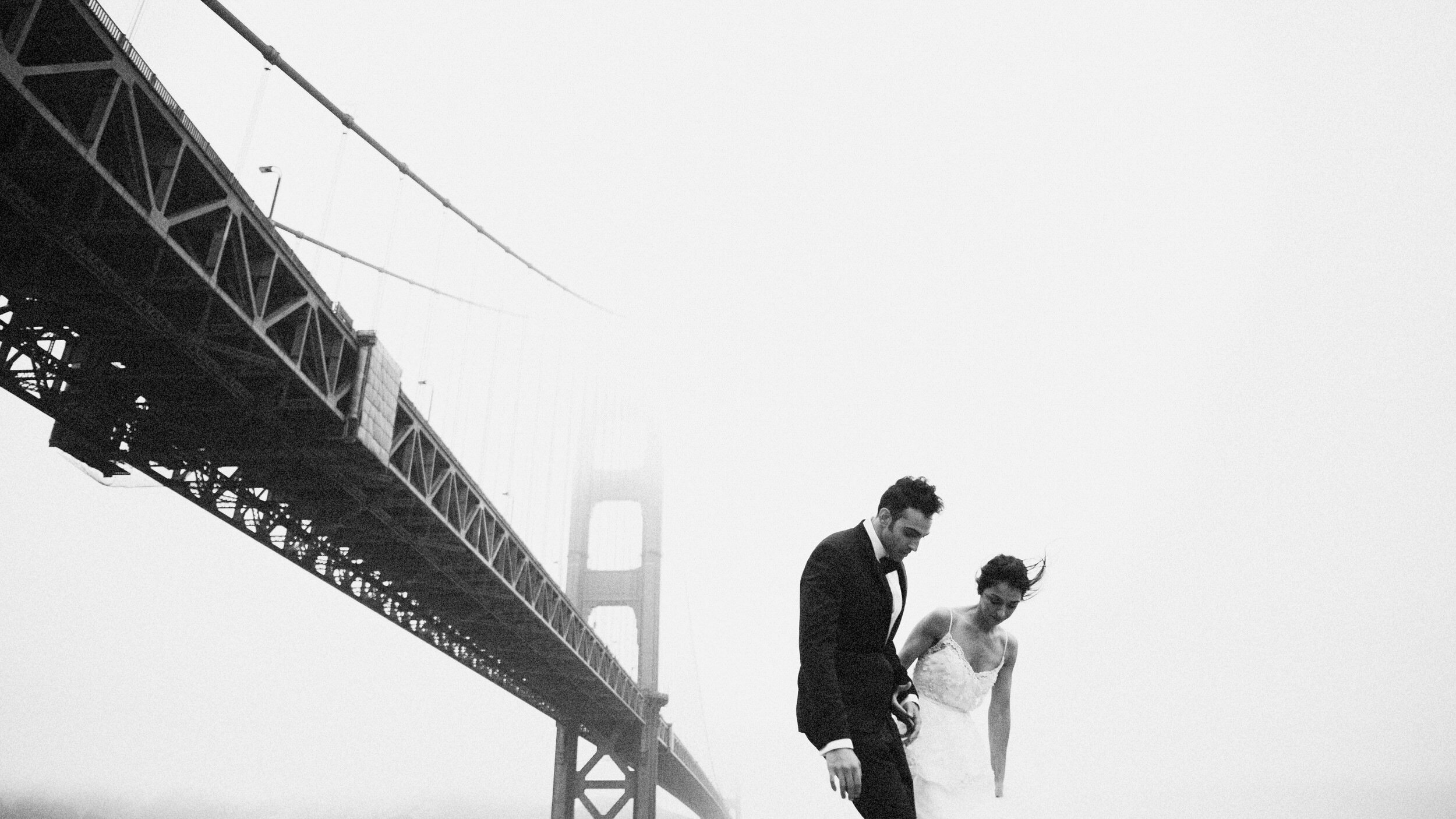 wedding photo with golden gate bridge in the background