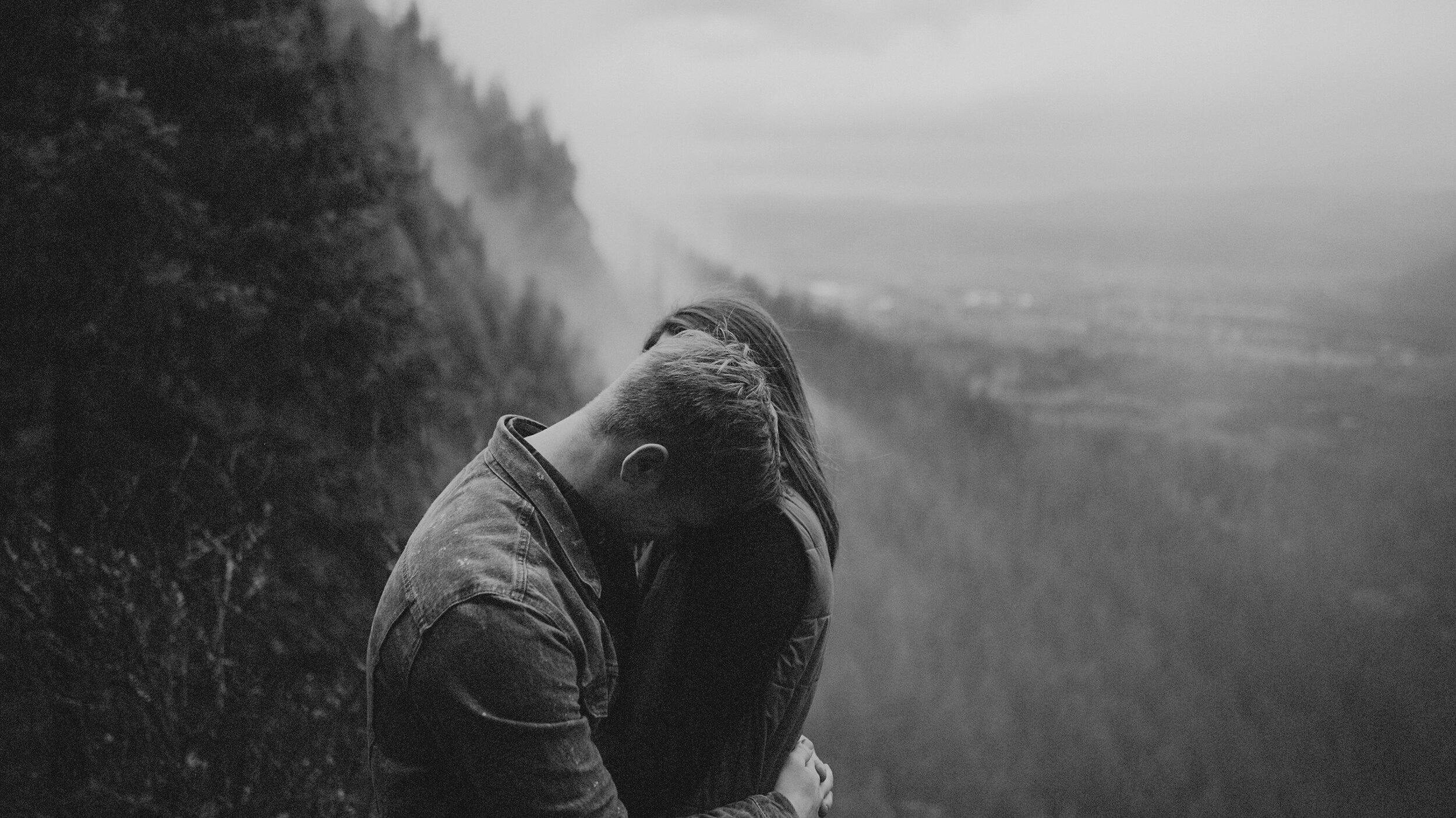 rattlesnake ledge engagement photos