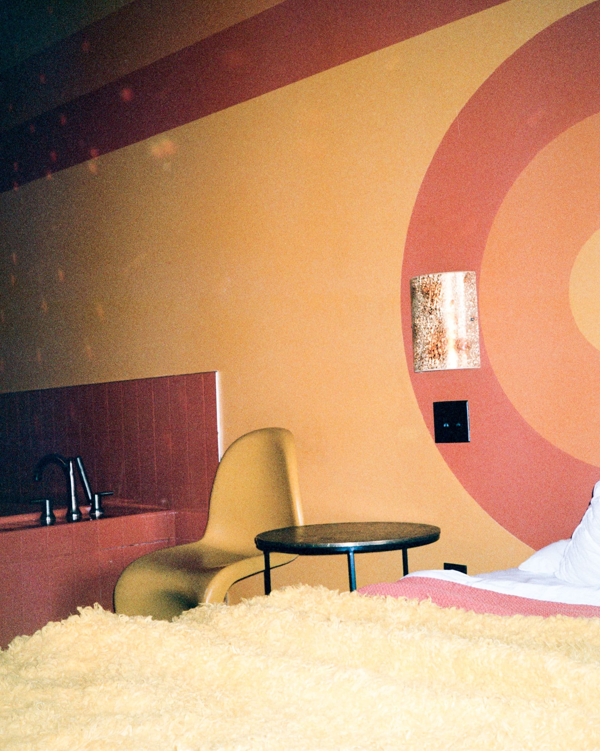 vintage hotel room in Nashville, the dive motel 