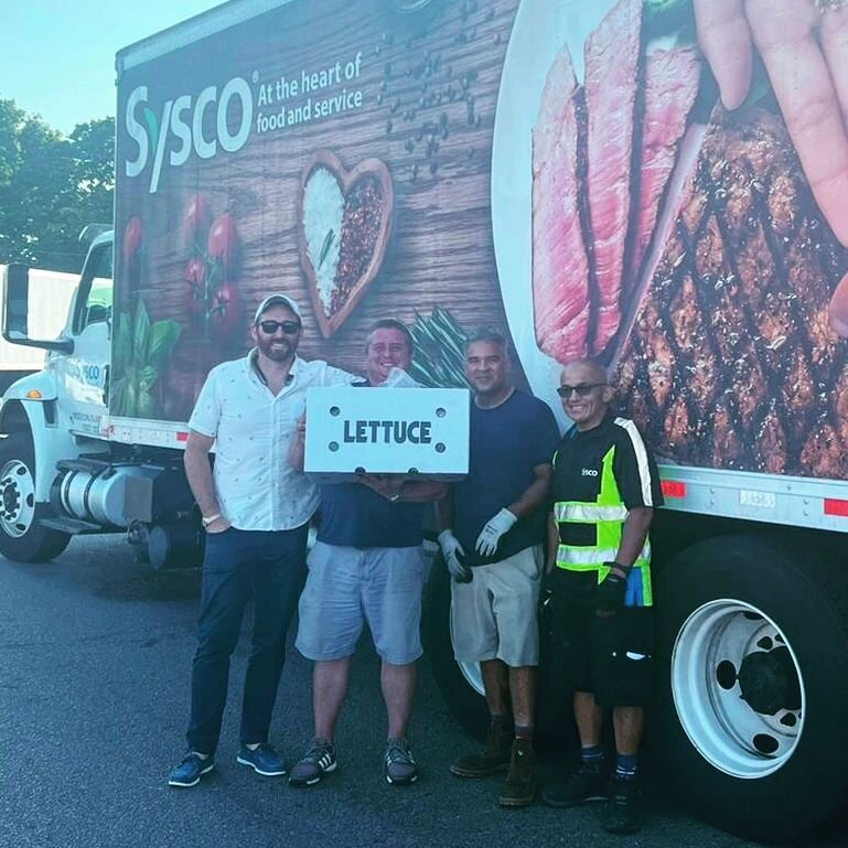 Successful test run of delivering our lettuce through @syscofoodie thanks to all the help from @chefthomasfazio!! 

@sysco_metro_ny
@syscoatlantic
@thatmeetballplace
#verticalfarming #indoorag #startup #lettuce