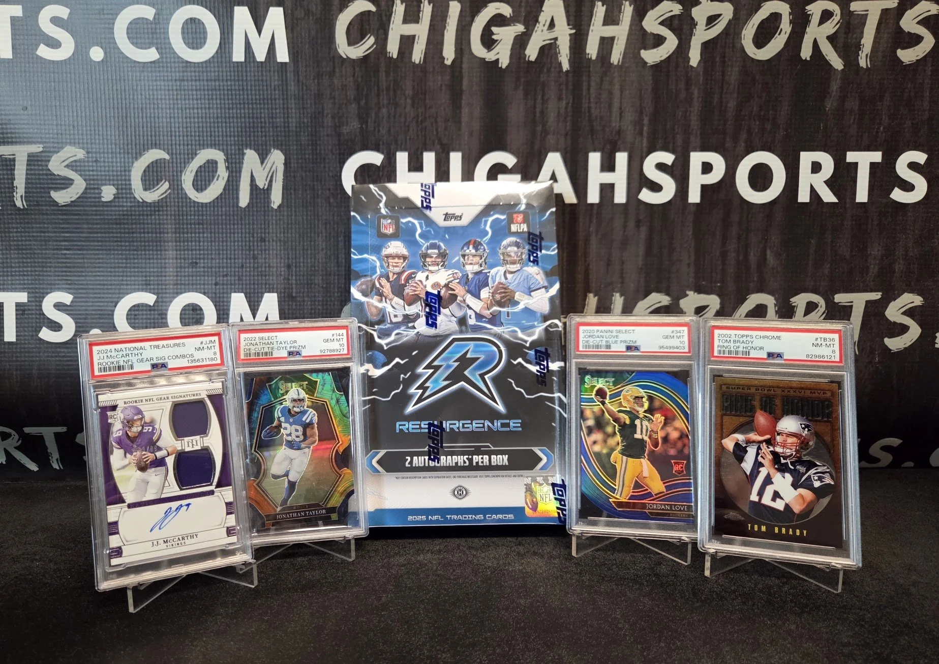 #440G 1-Random Team - 1-Box Resurgence Hobby NFL 2025 + 4 SLABS GUARANTEED!