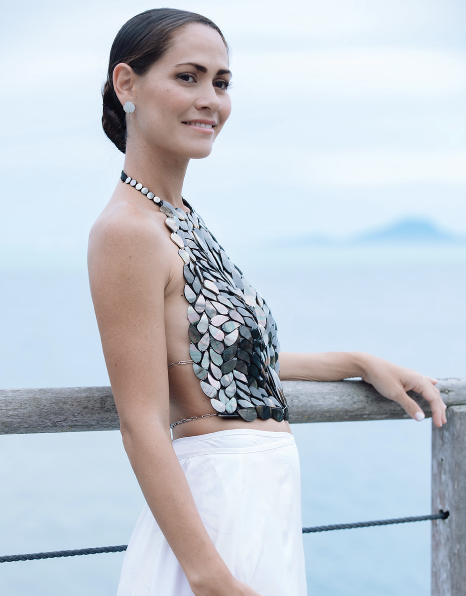 Robe de mariée sur mesure en Polynésie : créer pour notre climat et notre âme