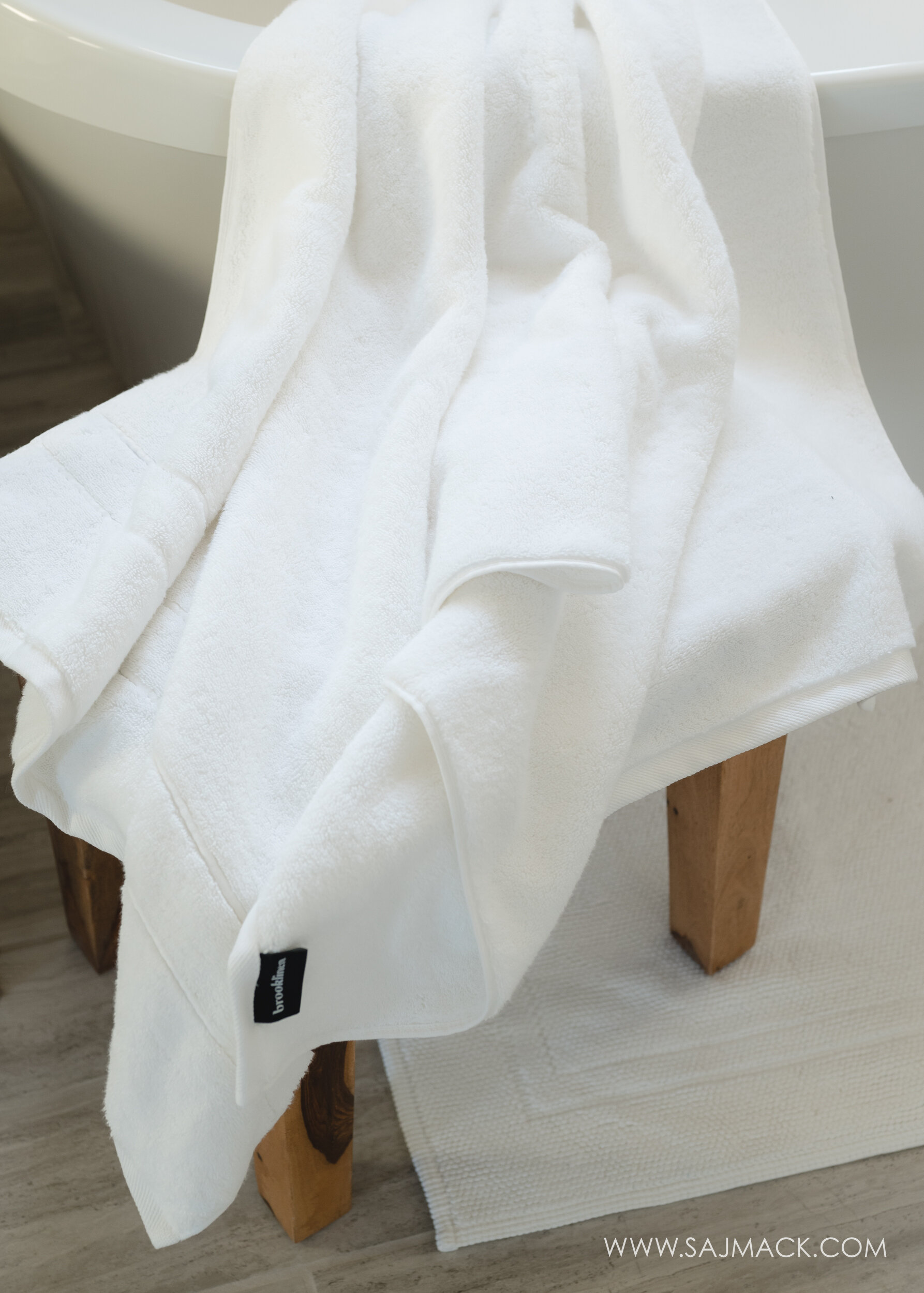 Liz Claiborne Signature Plush 17x24 bath towels
