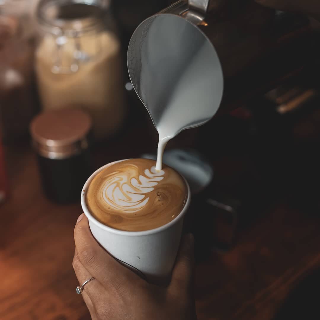 Good morning New Farm 😊 we're up and pouring golden goodness ☕❤️
.
#itstartswithcoffee #consciouscoffee #newfarm #cafe #brewbar #brisbane #bnecafes #bnecoffee #brisbane #brisbaneanyday #instacoffee #coffee #brisbanecafe #brisbanecoffee #coffeelover 