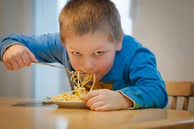 Your child decides the ‘if’ and ‘how much’ of meal and snack times. Image source: pxhere.com