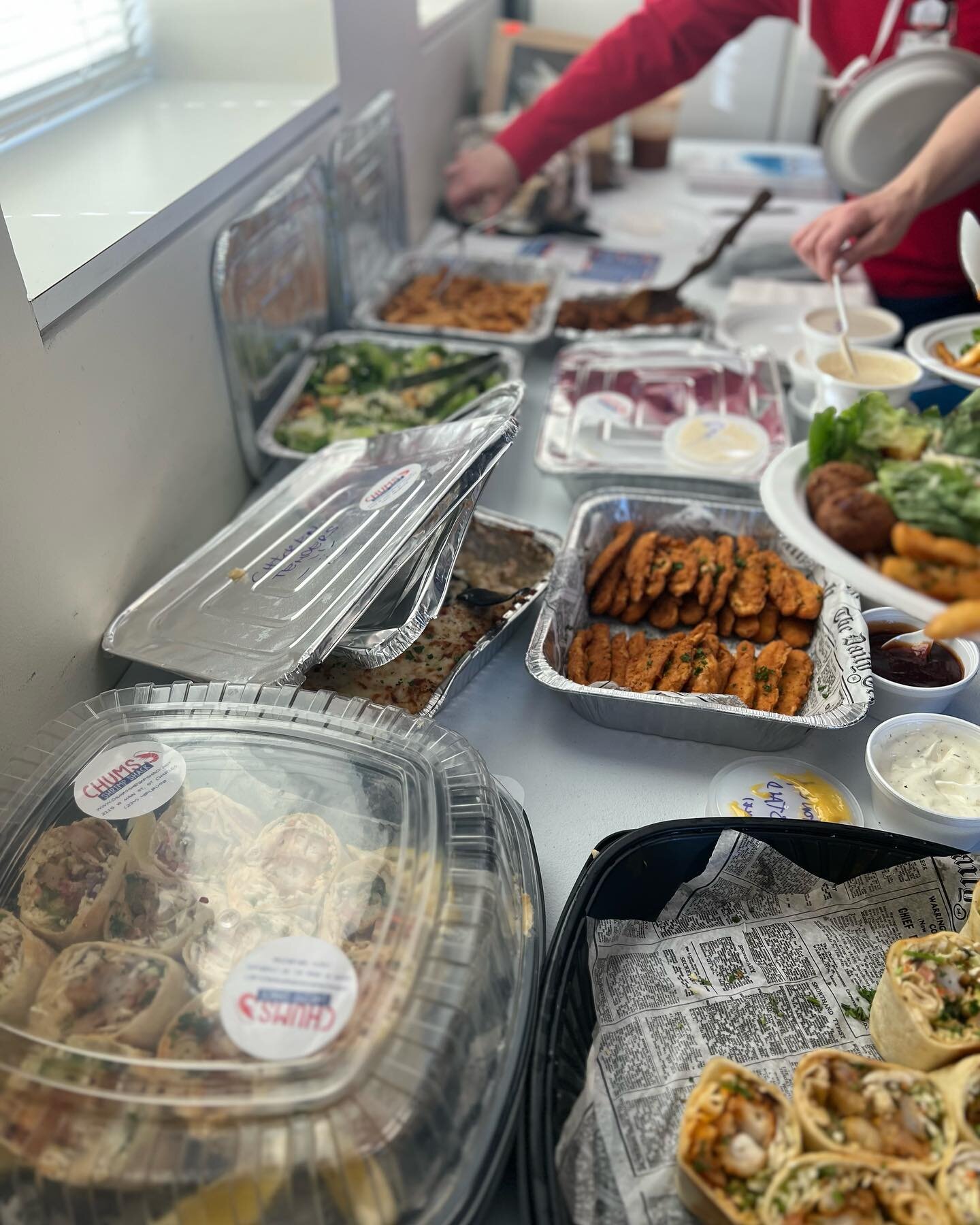Thank you Naperville Surgery Center for letting us cater your luncheon today! Shrimp Wraps, Lobster 🦞 Mac N Cheese, Caesar Salad, Chicken Tenders, Hush Puppies and French Fries!