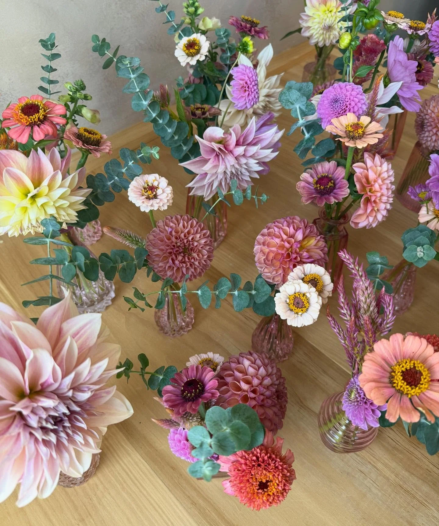 โผ๏ธFLOWER GIVEAWAYโผ๏ธ
We donated florals for a fundraising event but the client never came by to pick them up! ๐ Instead of letting them go to waste - we'd love to give these beautiful blooms away to someone deserving. If you know of someone who'd app