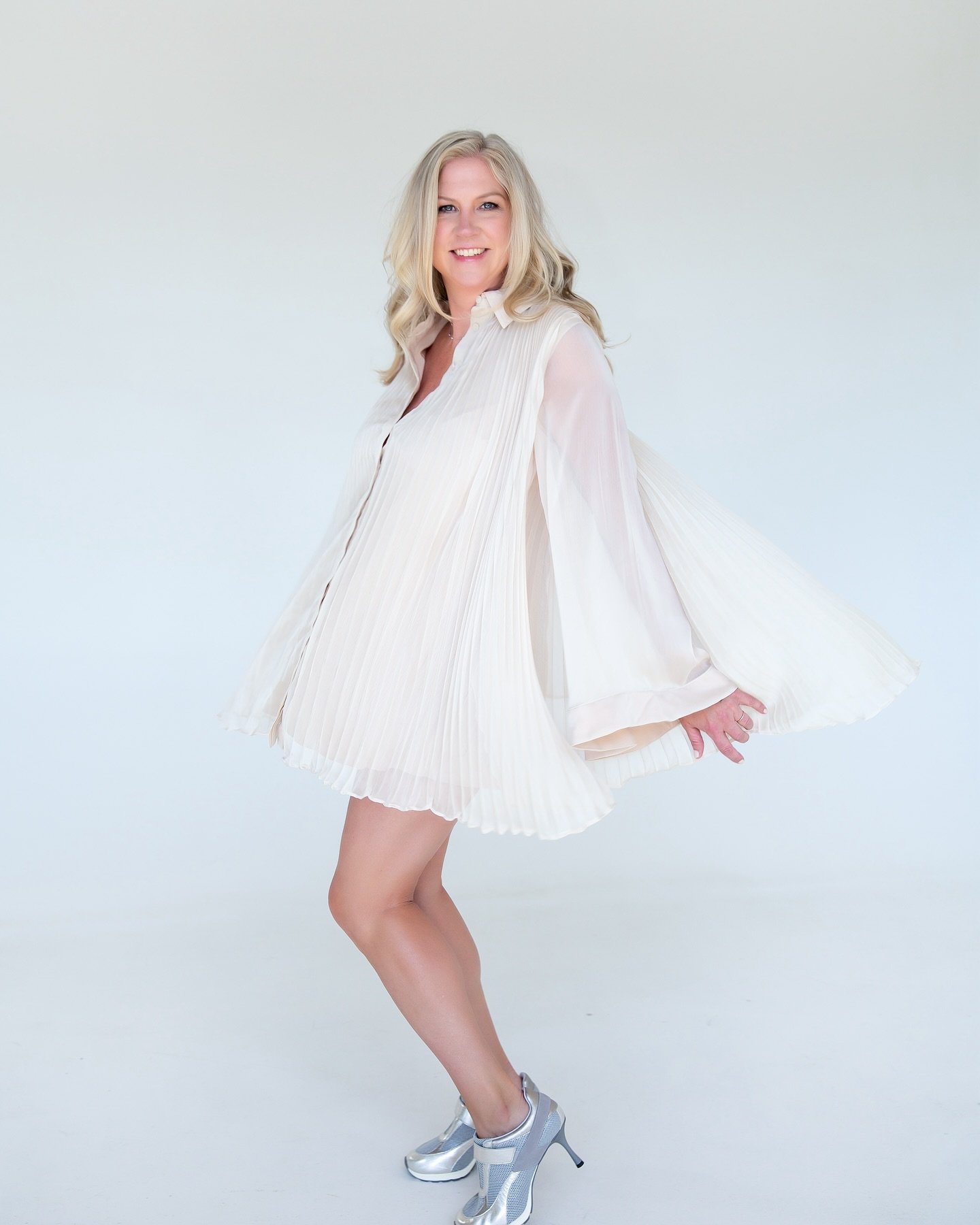 Holiday outfit vibes that bring confidence and comfort!

The holiday season is upon us, and with it comes a swirl of social gatherings, festive dinners, and, yes&mdash;maybe feeling you got to snazzy it up a bit. For some, the chance to wear somethin