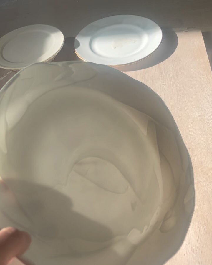 Meringue bowl for @cristalroombyasp making the bowls like you would in cooking. This is only a small part of the making process, the satisfying to look at, the rest of it is pure elbow grease. Getting the clay the right consistency is all in the mixi