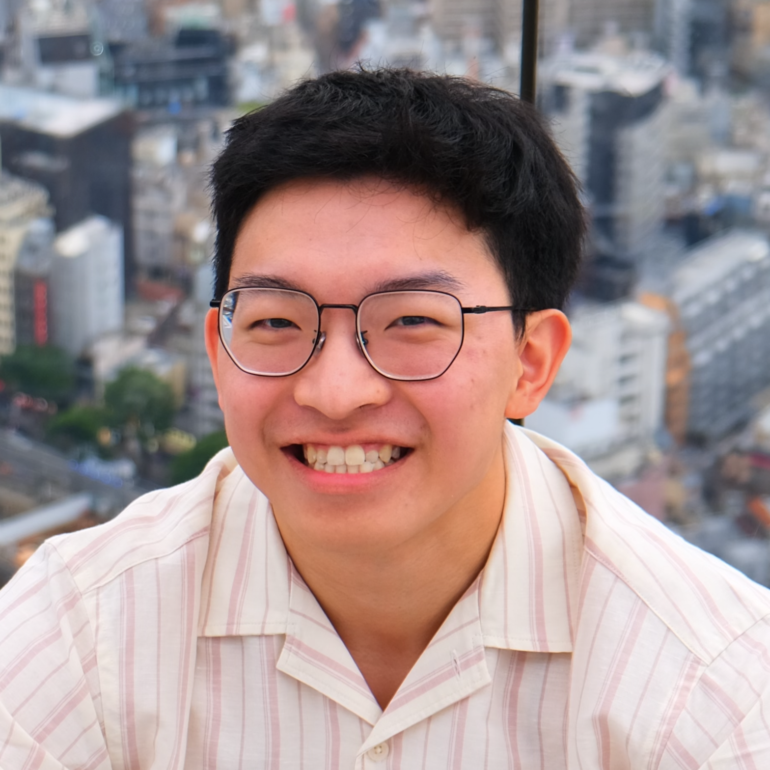 Headshot+Alex+Pham.png