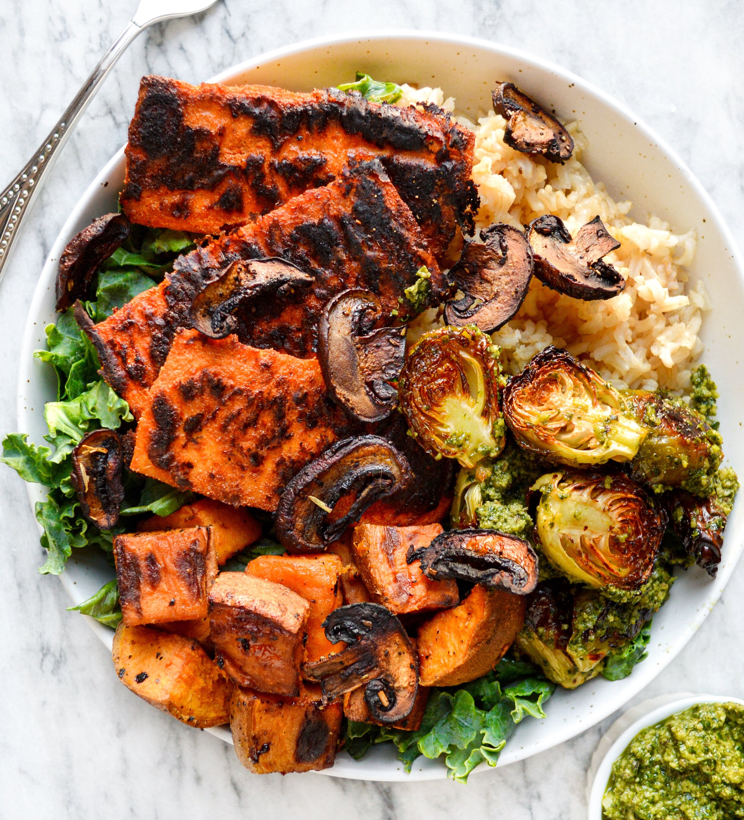 red-pepper-tofu-pesto-roasted-brussel-sprouts-easy-gluten-free-dinner-ideas