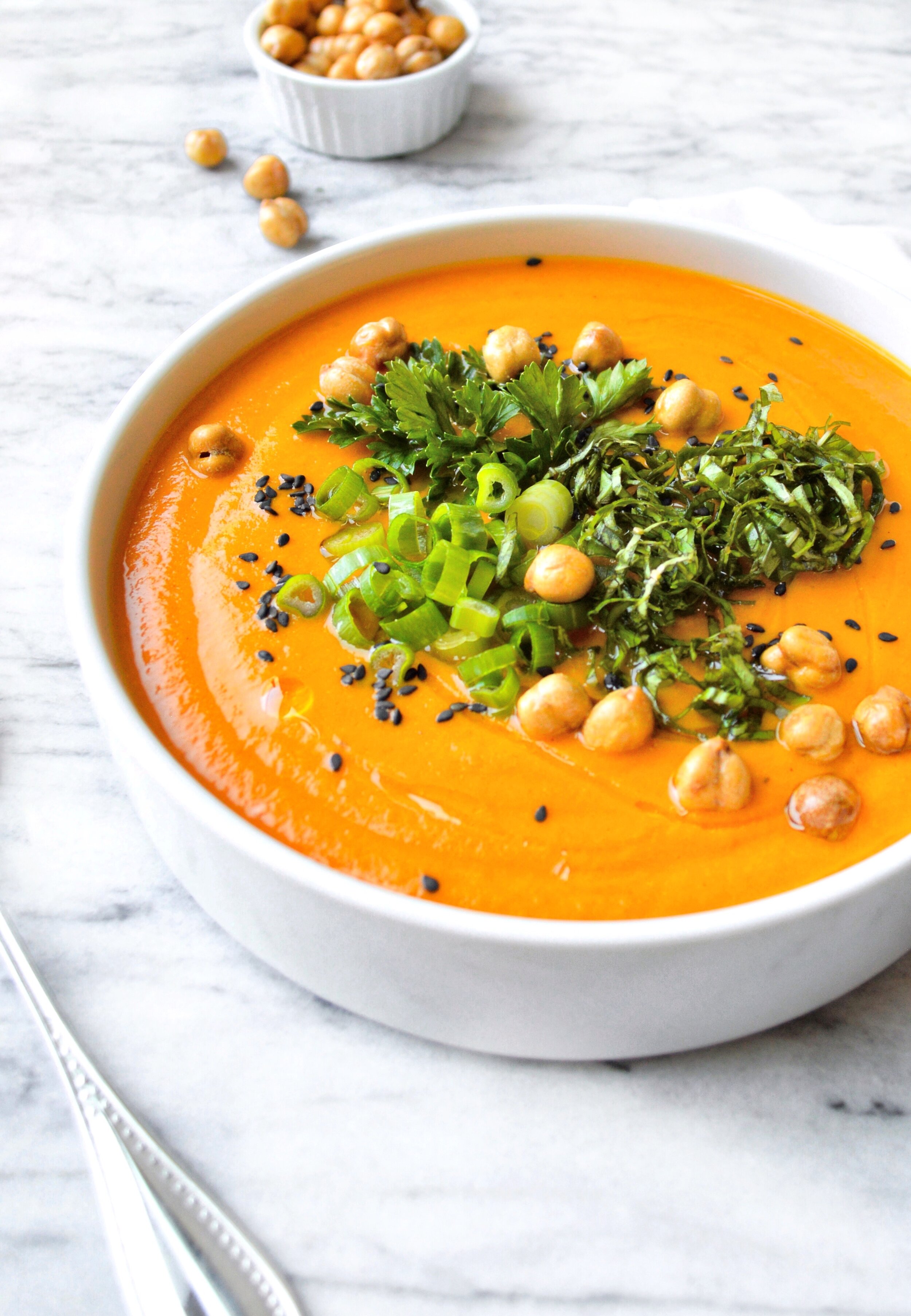 healthy-easy-vegan-tomato-soup-recipe