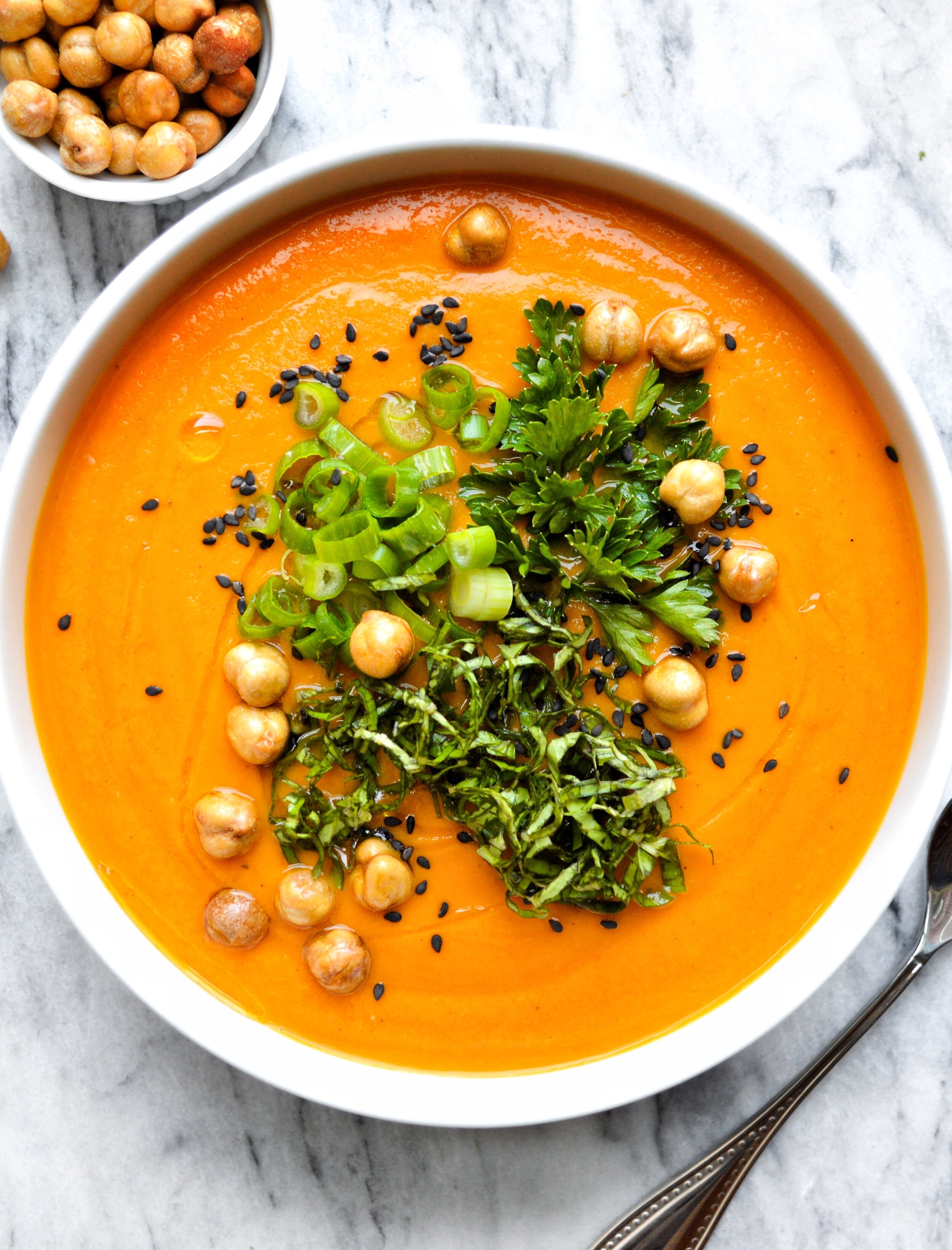 healthy-easy-vegan-tomato-soup-recipe
