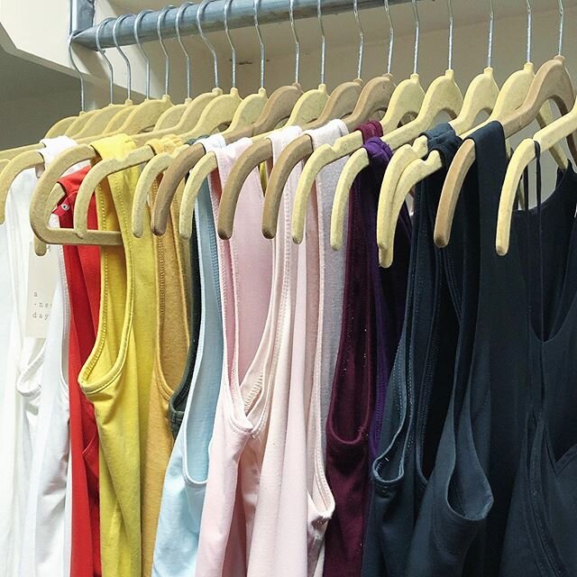The easiest fastest way to bring order to your closet ➡️ matching hangers &amp; ROYGBIV order 🌈 See it. (Wear) it. Enjoy it. #orgnashtips #closetgoals