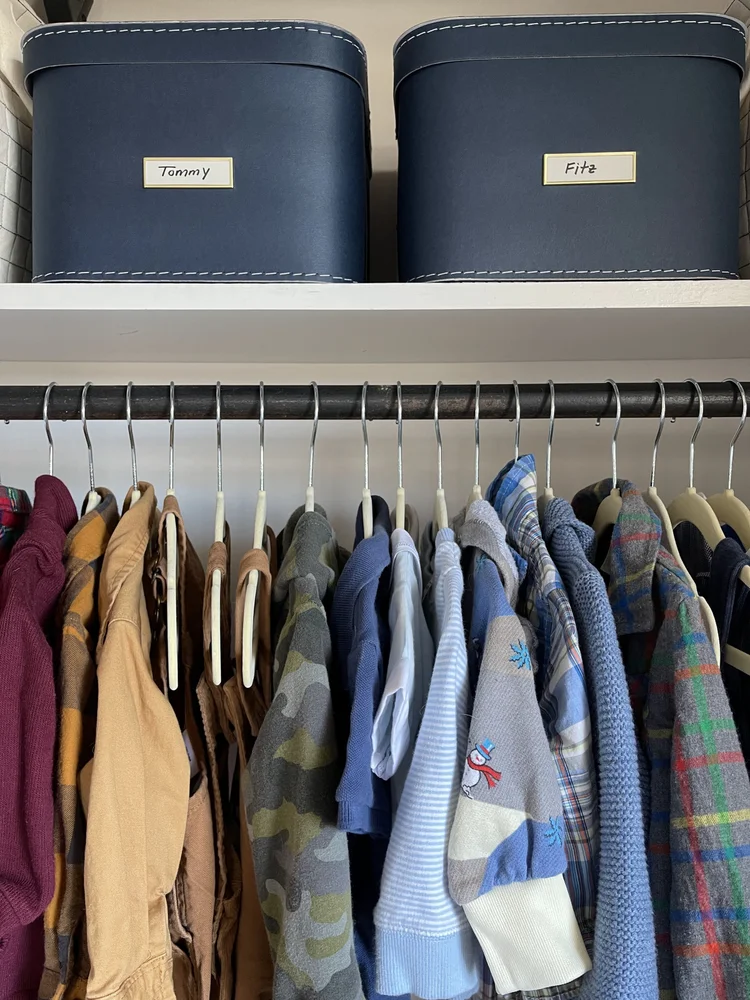 How to Organize Clothes on a Shelf: Expert Tips