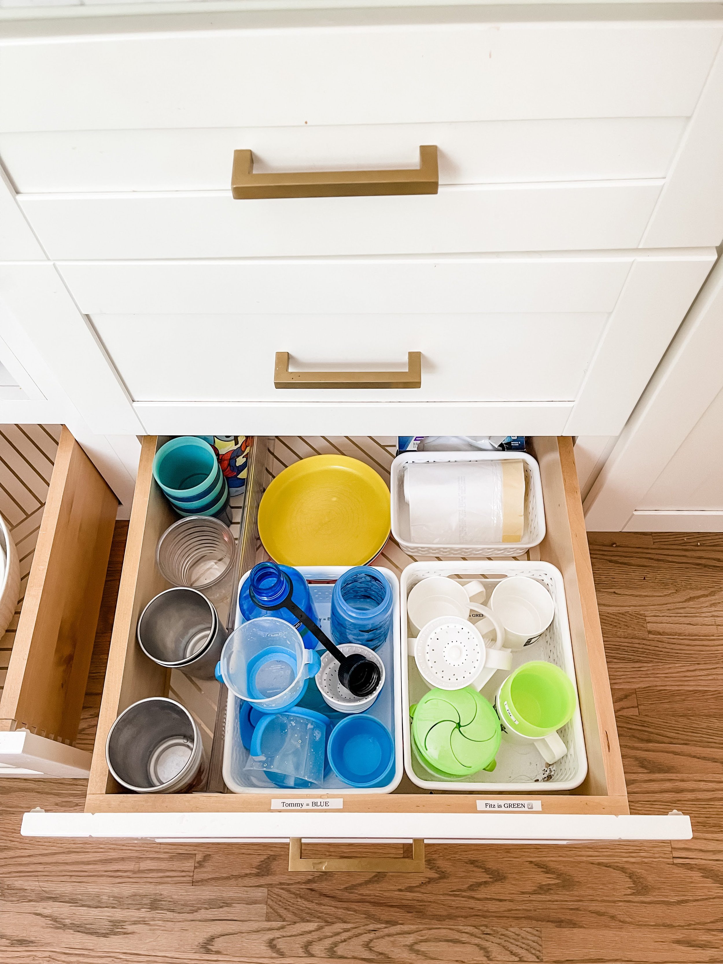 Inside All Our (Super Organized) Drawers + Cabinets in the Kitchen ...