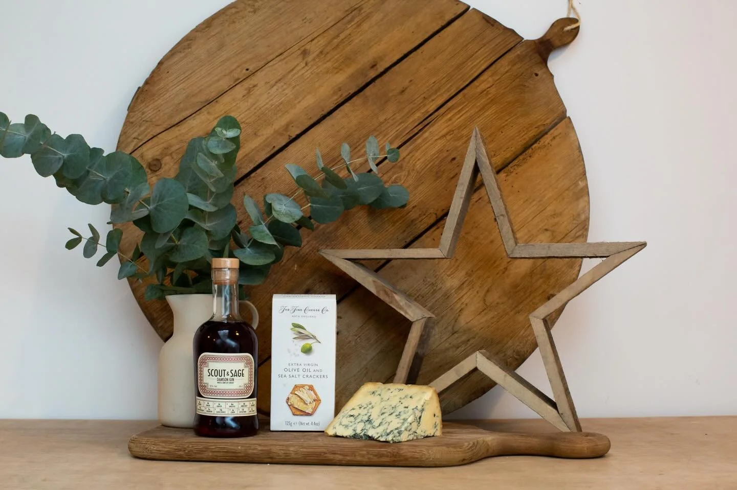 SPRUCE
&bull;
Gin lovers - this gift box is for you!! 
&bull;
Scout &amp; Sage&rsquo;s Damson Gin Liquer 🤎 @scoutandsagegin 
&bull;
Scout &amp; Sage presents its signature Damson Gin Liqueur, crafted by blending their London Dry Gin with the rich, v