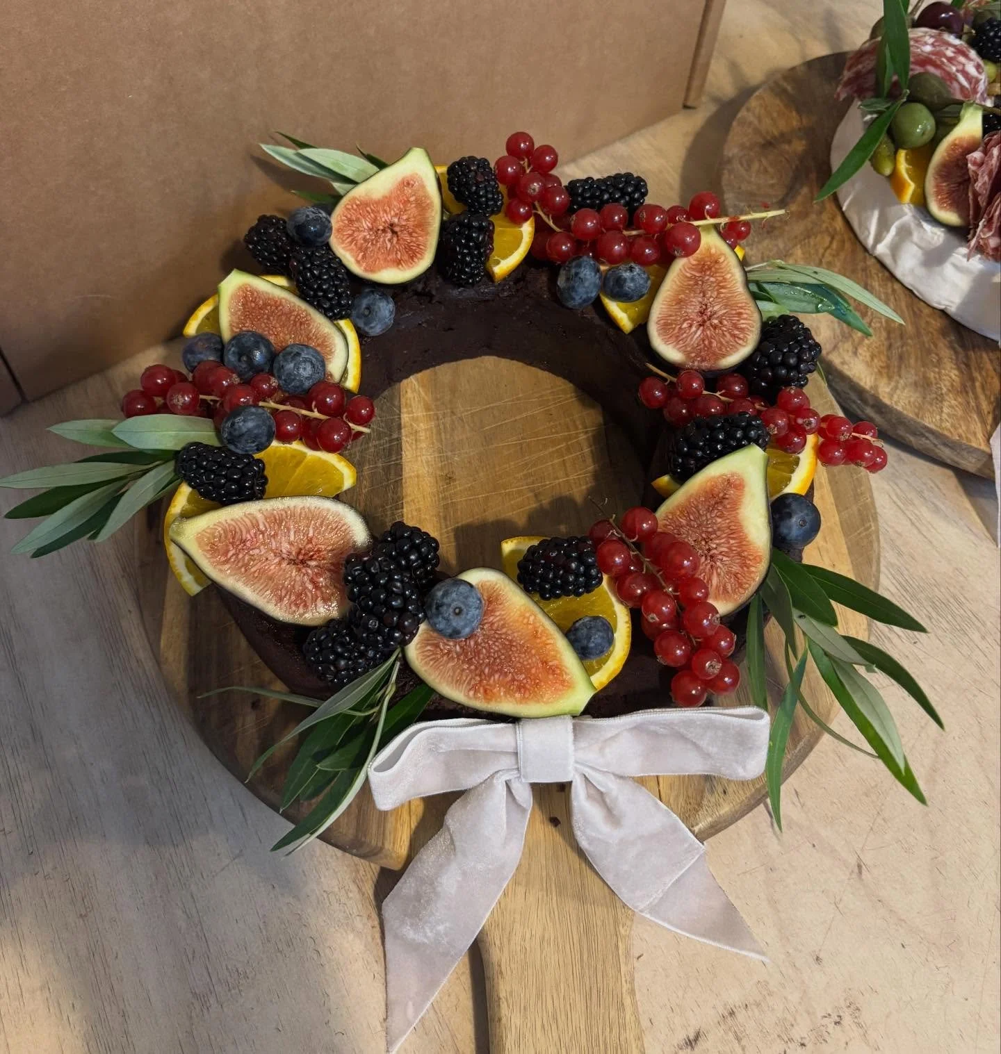 FESTIVE BROWNIE WREATH
&bull;
Not a fan of a traditional Christmas pud? 🎄 
&bull;
This handcrafted, signature chocolatey, festive wreath is created from 12 rich, fudgy chocolate brownie portions, topped with fresh berries and fruits with seasonal de