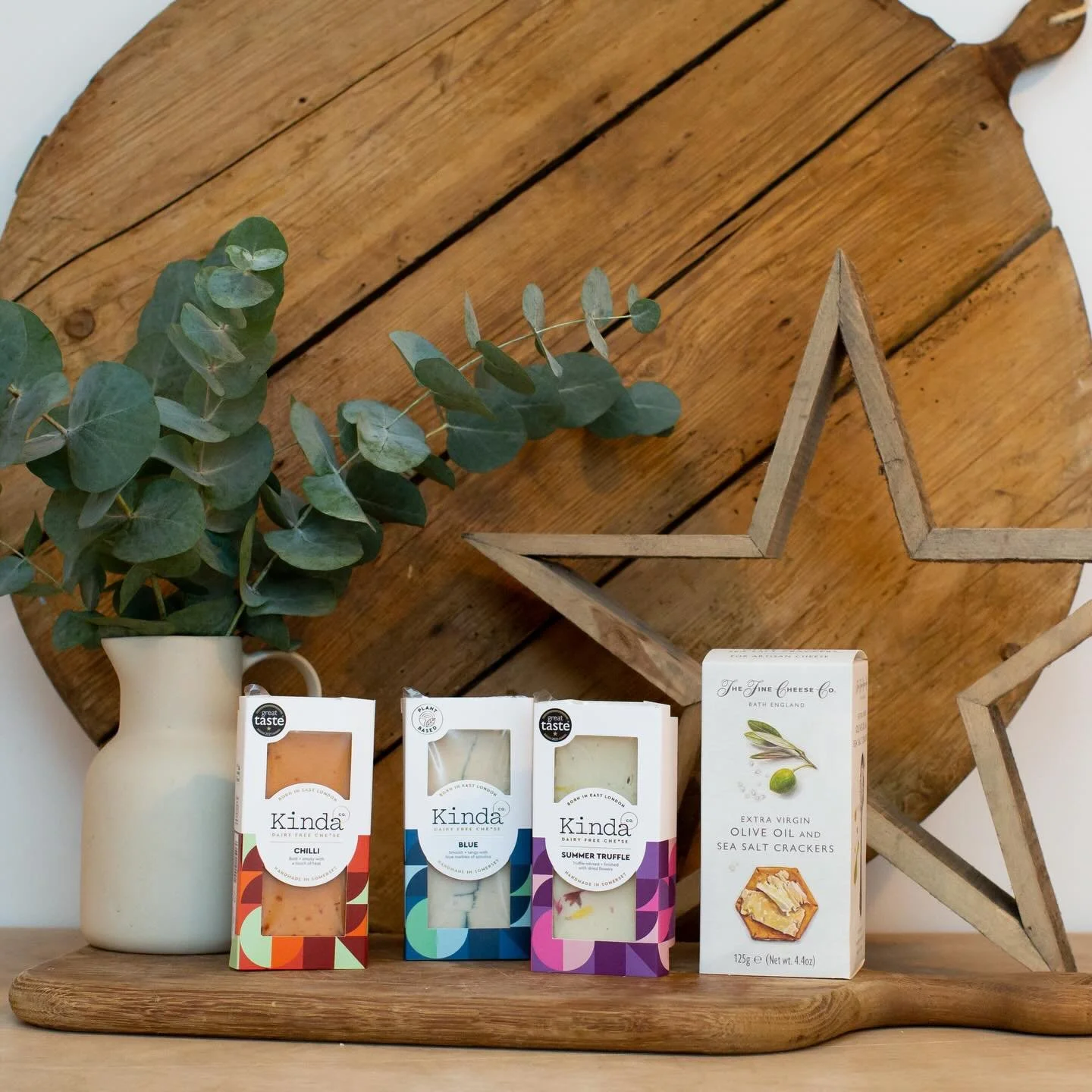 VEGAN
&bull;
As well as all our wonderful grazing boxes we offer this brand NEW VEGAN box 🍃 
&bull;
Head to our website to order in time for Christmas!! 
&bull;
Link 🔗 in Bio 🤍
&bull;
#vegancheese #vegangifts #cheesegift #cheesebox