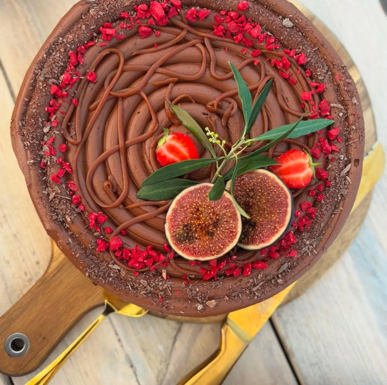 Our ridiculously divine Chocolate Fudge Cake and it&rsquo;s Gluten Free - oh yeah! 😍
&bull;
#glutenfreechocolatefudge #wildfigbath #wildfig #grazingtablesbath #bathgrazingtables