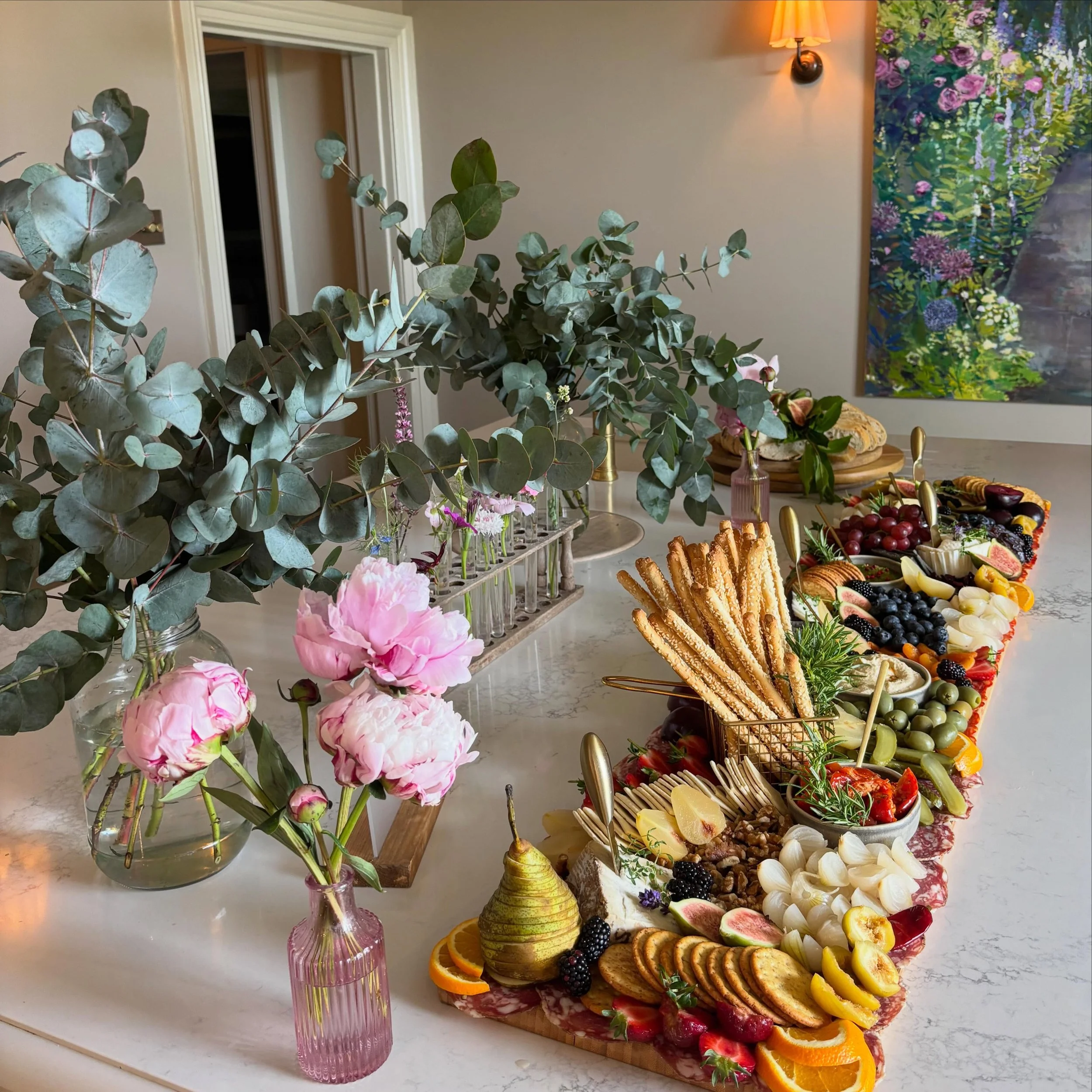 When Sunday looks this pretty 🌺 @wild.fig.bath @plantingbydesign 
&bull;
#wildfig #bathgrazingtables #grazingtablesbath #bathcaterer #wildfigbath