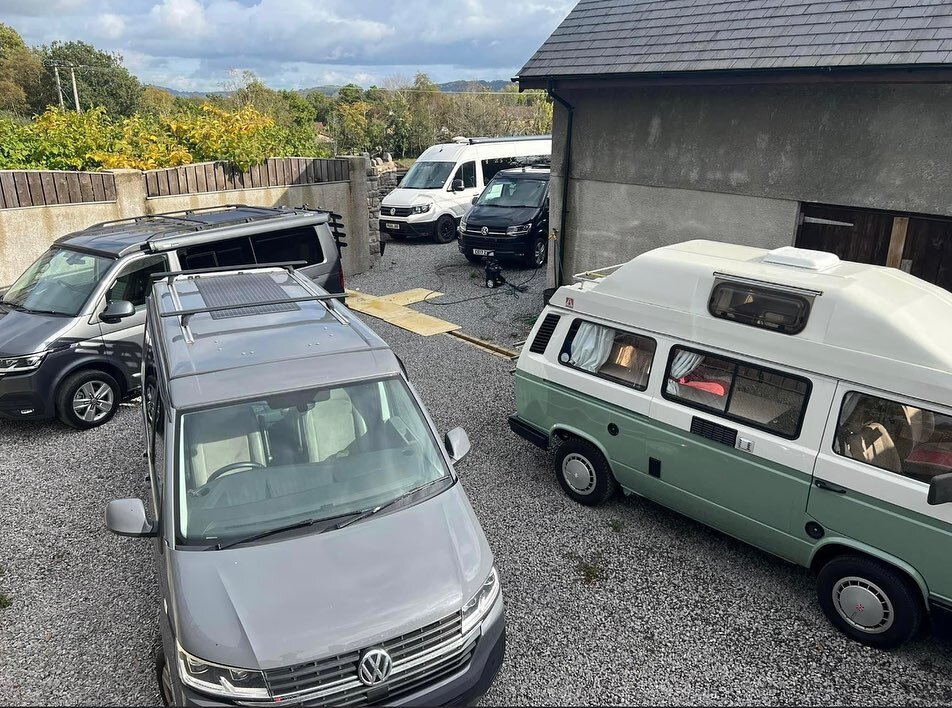 We&rsquo;re still at it at JimbobsbusesHQ🍂 Our T25 (Maureen) is getting a valet after it&rsquo;s trip west with a film crew (exciting content coming soon on that🤫) &amp; two T6 going out for autumn road trips. Our 2023 calendar is now live so keep 