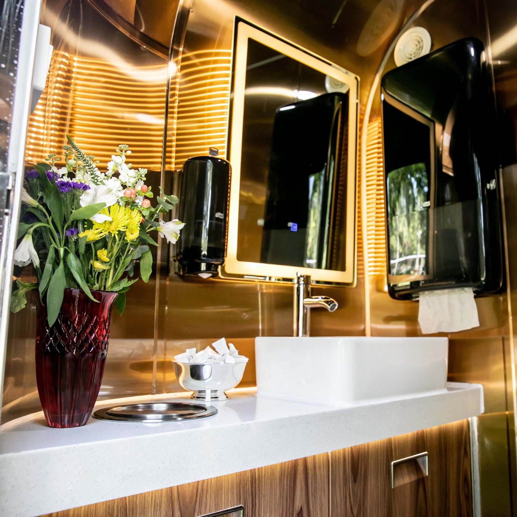Gorgeous+Gold+Interior+on+Restrooms+for+Events.jpg