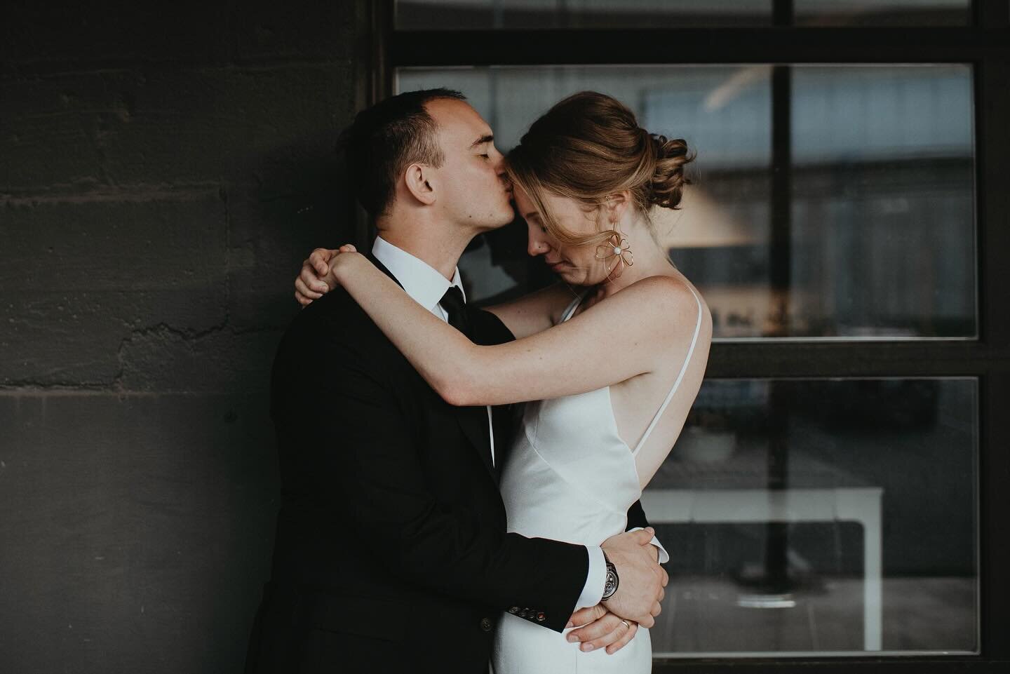 I love shooting @paikkamn. Elegant and simple with the most amazing natural light in every corner. 10/10 recommend 💯 

Plus it&rsquo;s hard to take a bad photo of these two gorgeous humans 🥹📸