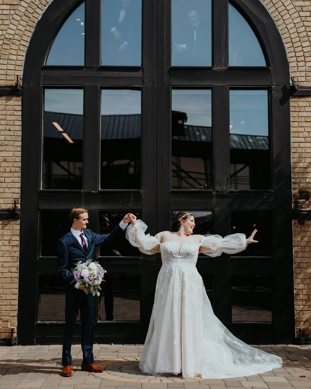 Erica &amp; Dylan&rsquo;s wedding @theessencemn in Minneapolis was nothing short of a dream ✨ From the romantic ceremony to the lively dance floor, every moment was filled with love, laughter, and joy. This modern Minneapolis wedding venue set the pe