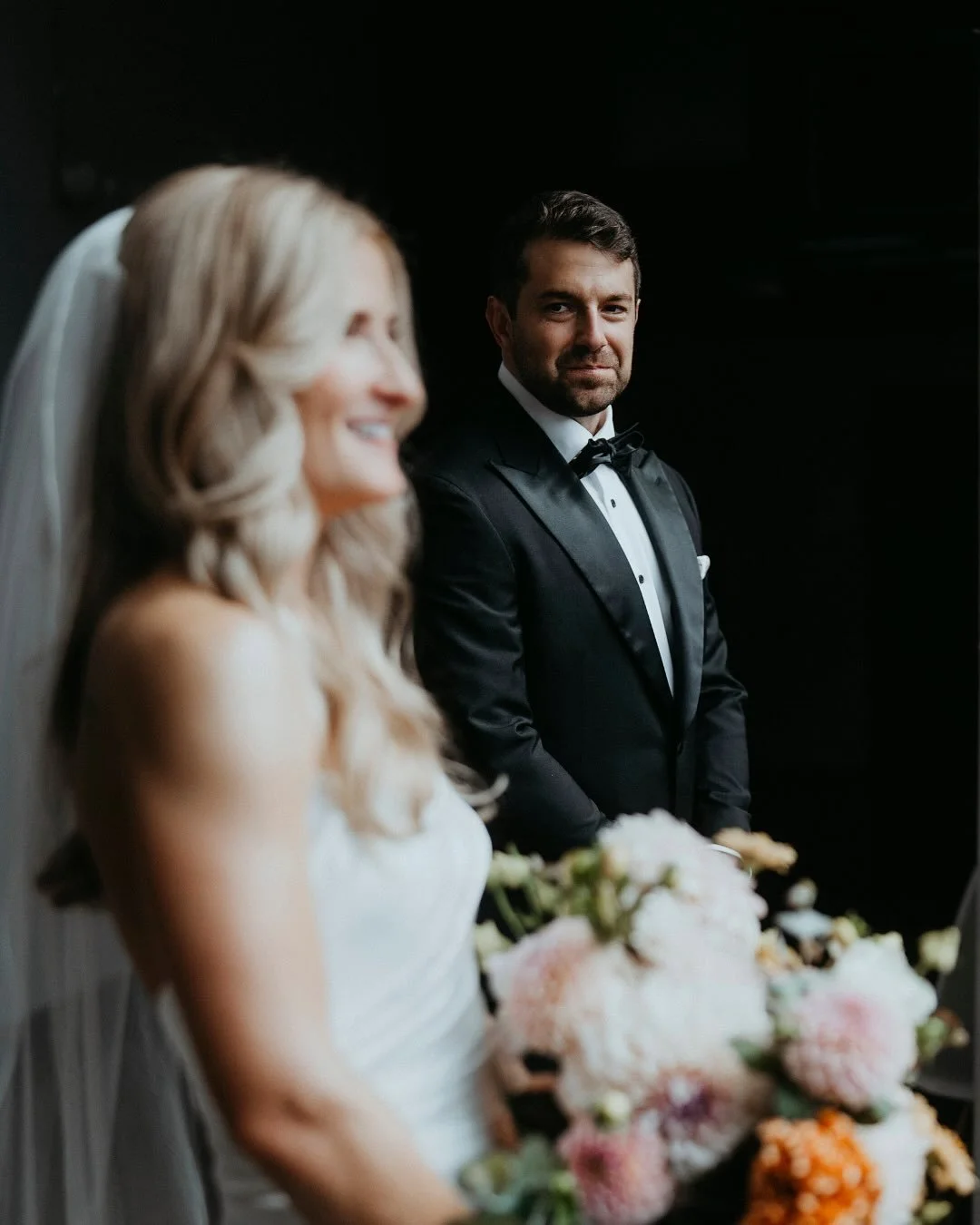 Some weddings just radiate joy ✨ This classic, glamorous celebration at Paikka was filled with so much heart, laughter, and genuine connection. From the first look to the last dance, every moment showed what happens when two best friends say yes to f