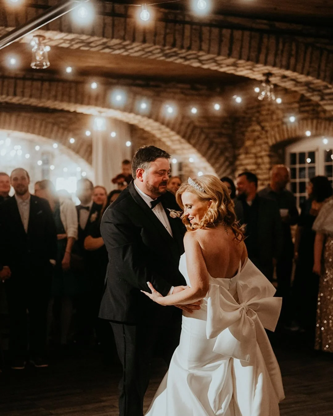 My last wedding of 2025 ✨
And what a way to close the year.
It was freezing cold this weekend at Mayowood Stone Barn, but these two kept everything cozy, intimate, and beautifully elegant. Stone walls, soft candlelight, twinkle lights glowing overhea