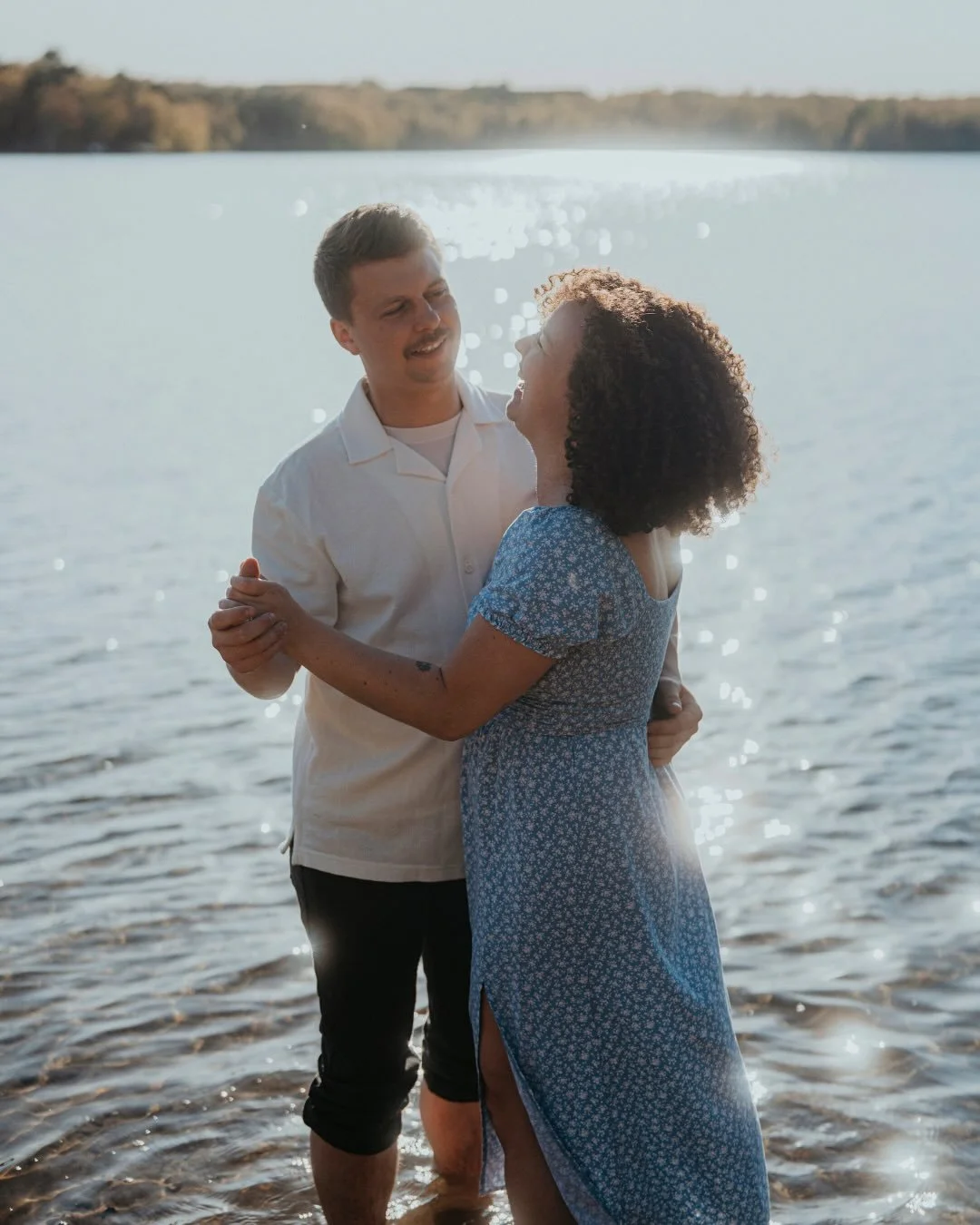 Cheers to these to, had such lovely time celebrating you! Barefoot people are usually my people ;)
.
.
.
.
.
#BarefootBride #MinnesotaEngagementPhotographer #MinnesotaCouplesPhotography #MinnesotaEngagementSession
#MinnesotaLakePhotoshoot