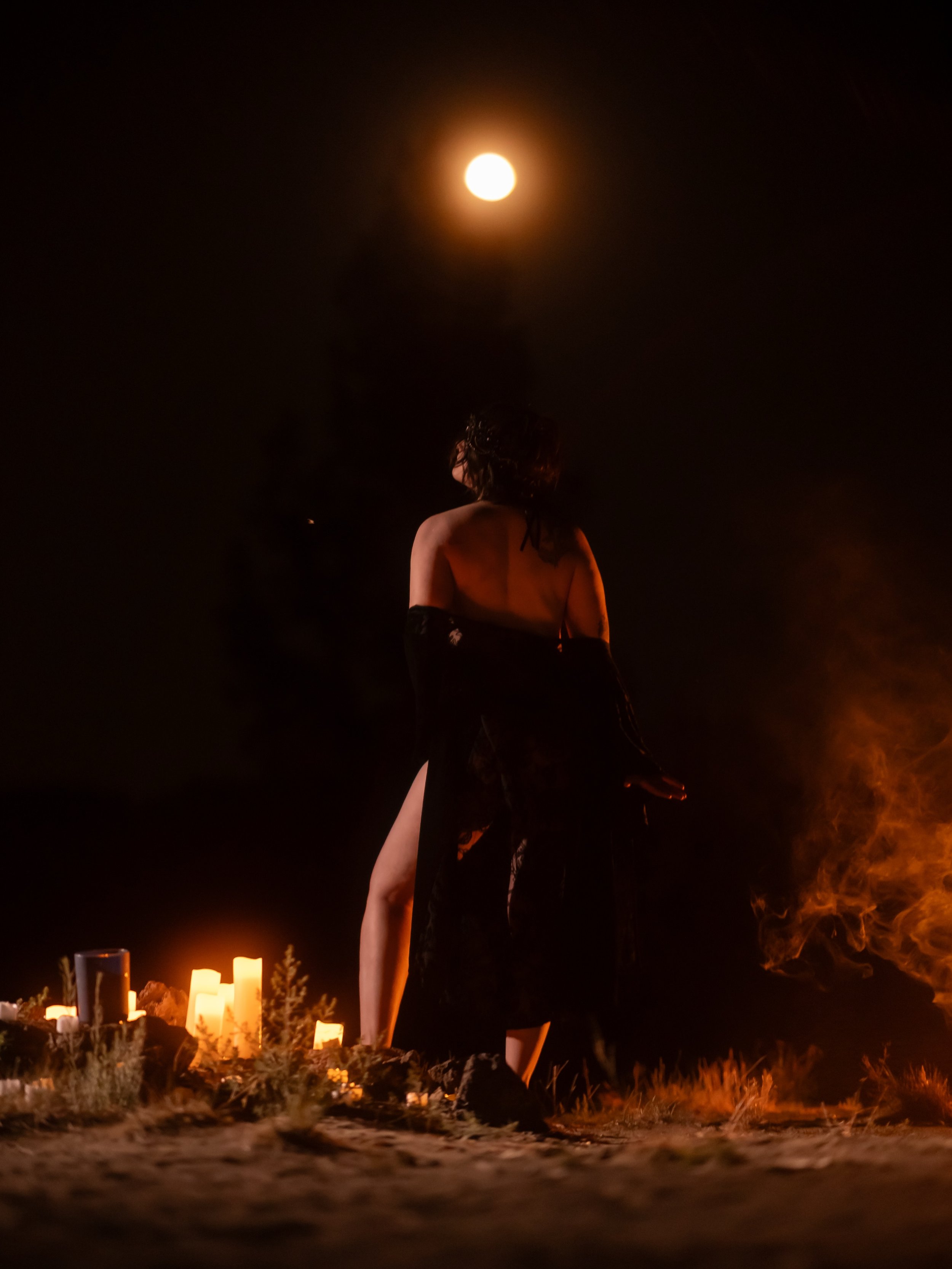 Dreamy, witchy photos by moonlight are everythinggggg 👏👏👏

And you gotta love having a campfire too&hellip; wait&hellip; campfire? While the state is burning down? That&rsquo;s not legal is it? NO. DO NOT BUILD A FIRE IN CENTRAL OREGON RIGHT NOW. 