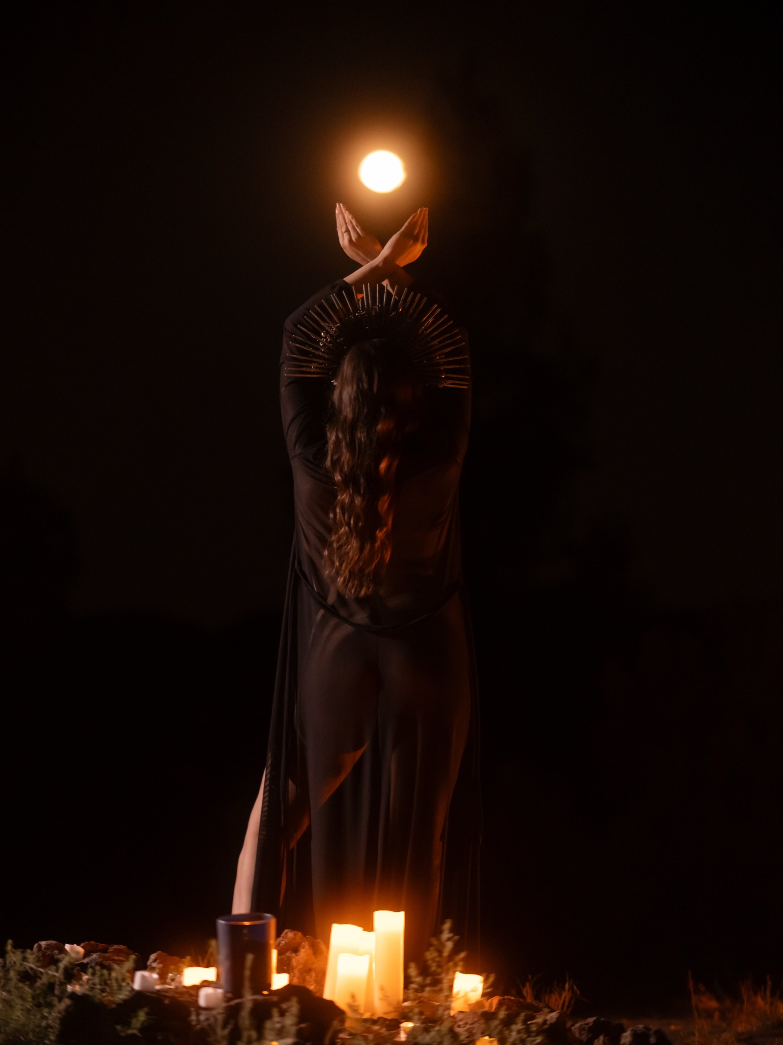 The Full Moon. There&rsquo;s literally nothing better than being out in the high desert under a full moon. 🤩 

I&rsquo;m obsessed. 

Our ancestors have sat under that same moon for millions of years looking at it with the same sense of awe and wonde