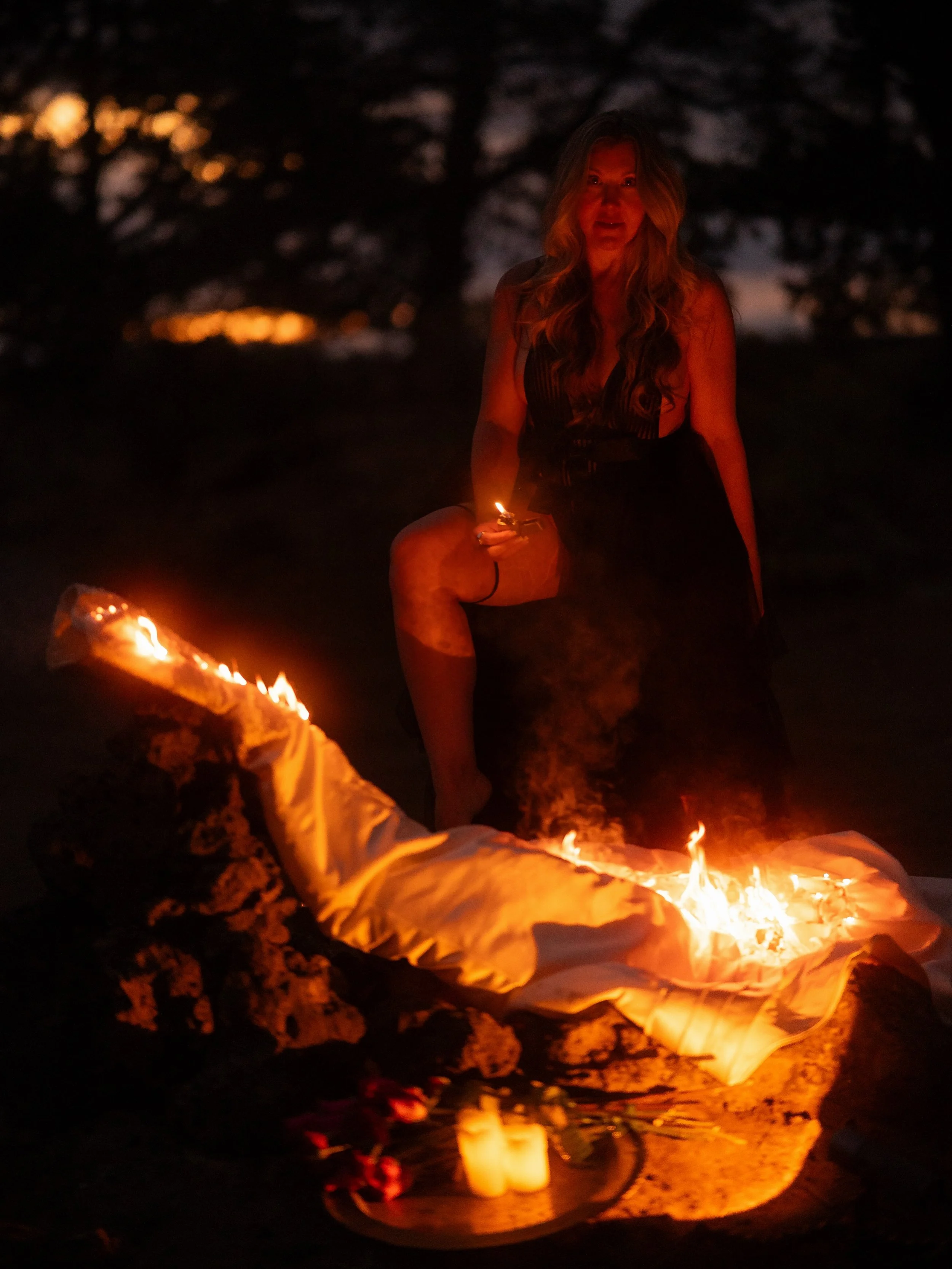 Let. It. Burn. 🔥 🤘

Post Divorce Wedding Dress Burning photoshoots are some of the most cathartic, empowering, and stunning ever. 

Divorced women are some of the most powerful beings on earth. And when she reclaims her agency, autonomy, and sensua