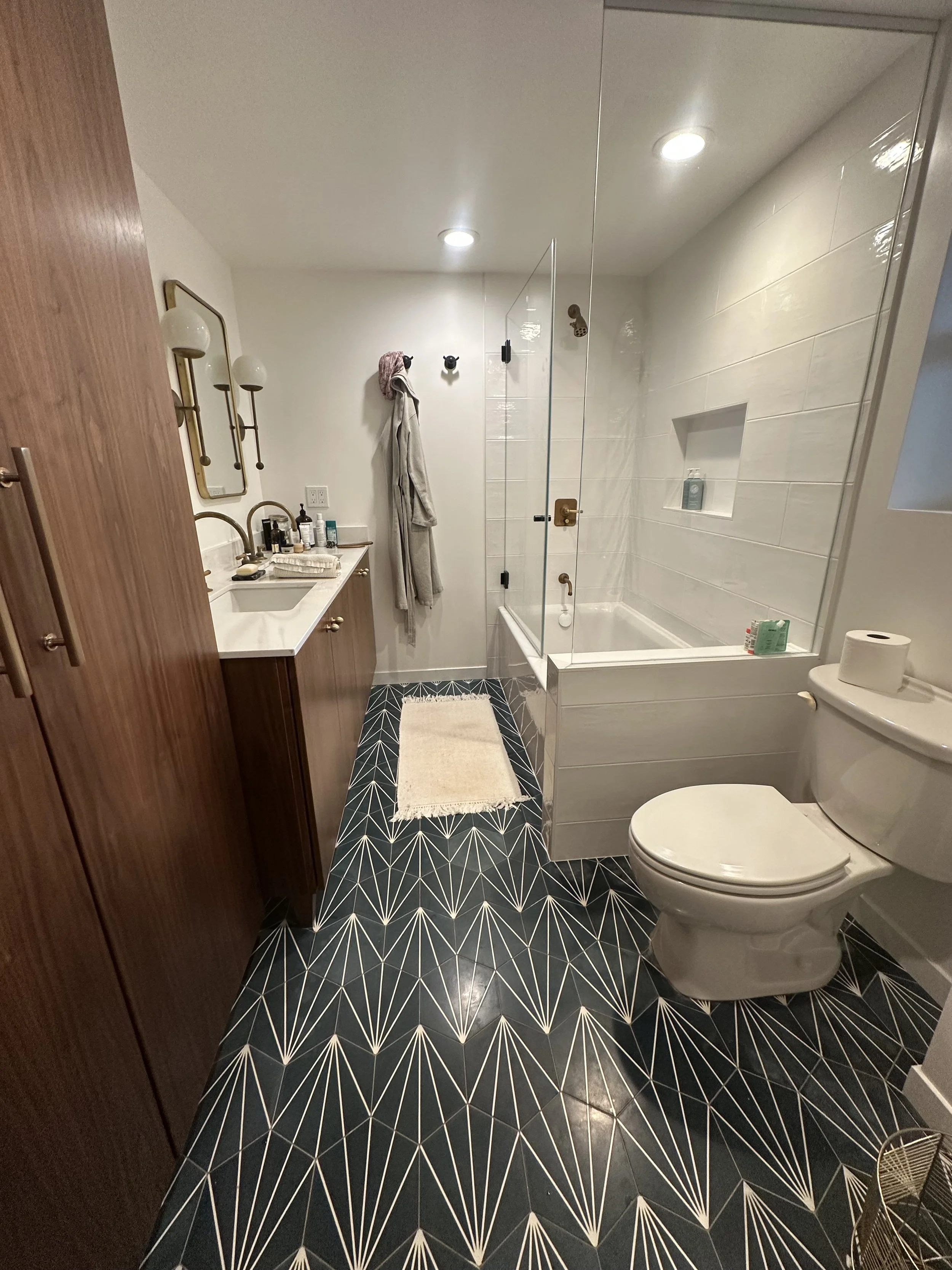  Airy, leak-free Seattle basement bath: Your next unwind oasis. 